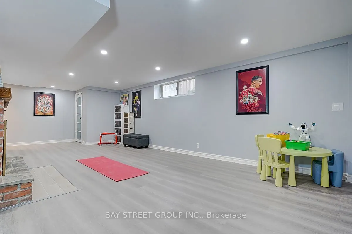 6 Larwood Boulevard