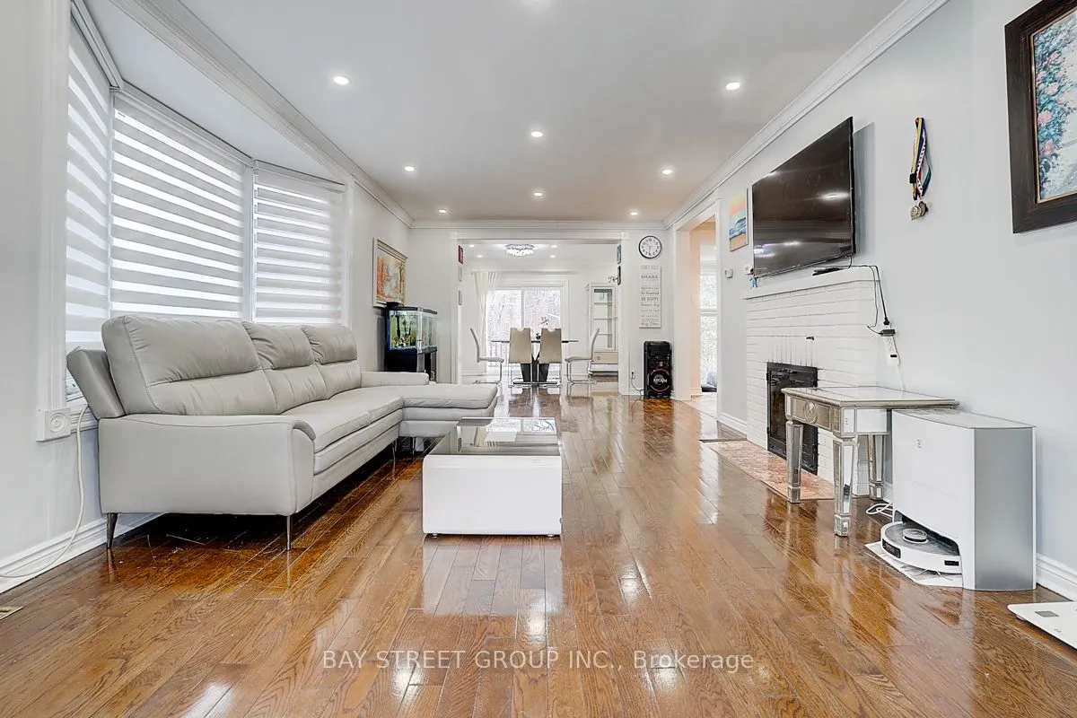 6 Larwood Boulevard