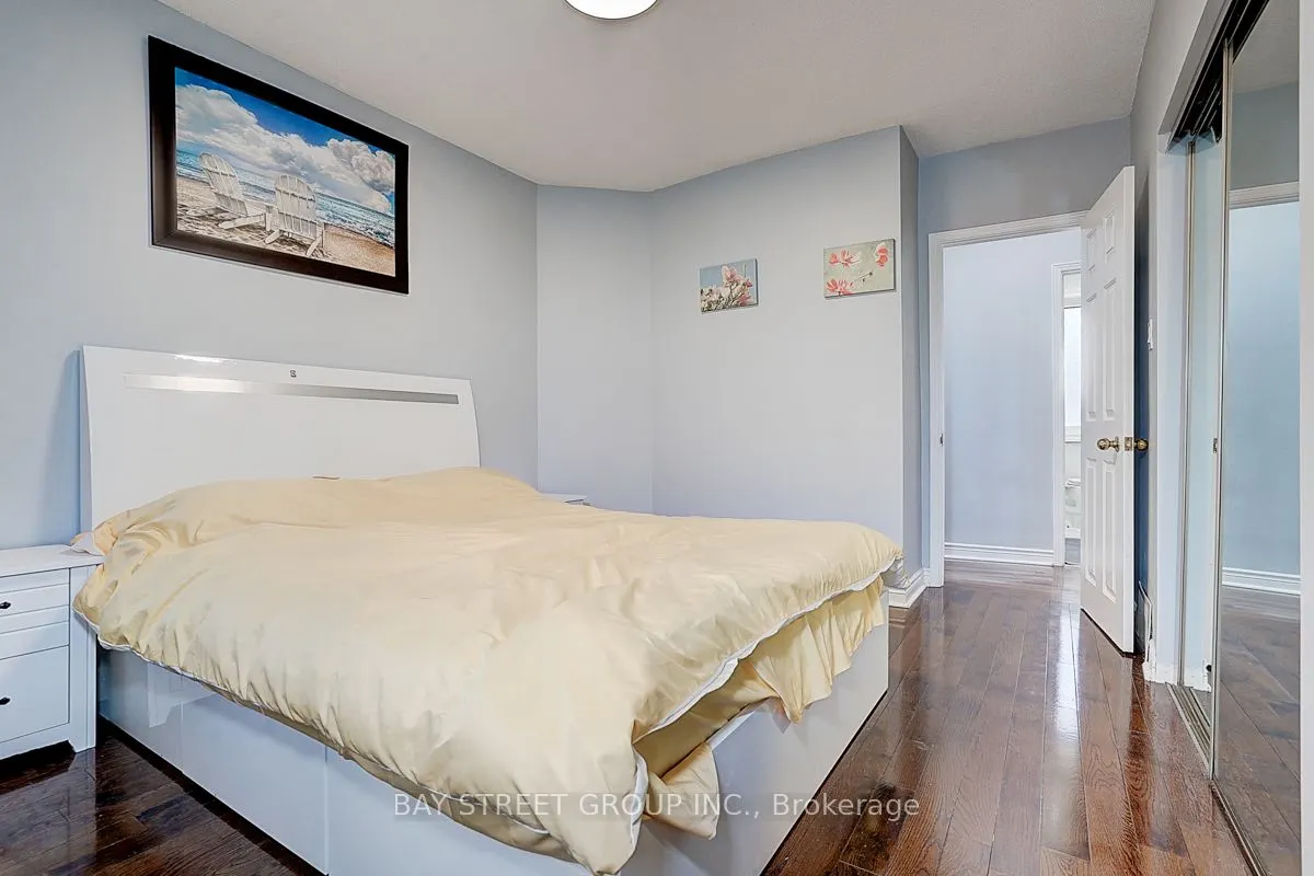 6 Larwood Boulevard