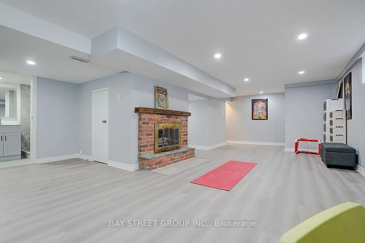 6 Larwood Boulevard