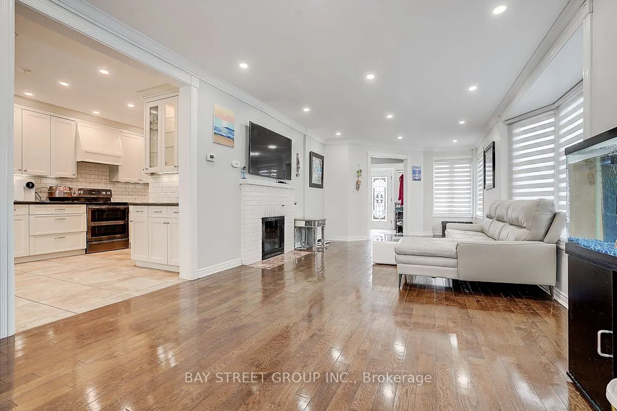 6 Larwood Boulevard