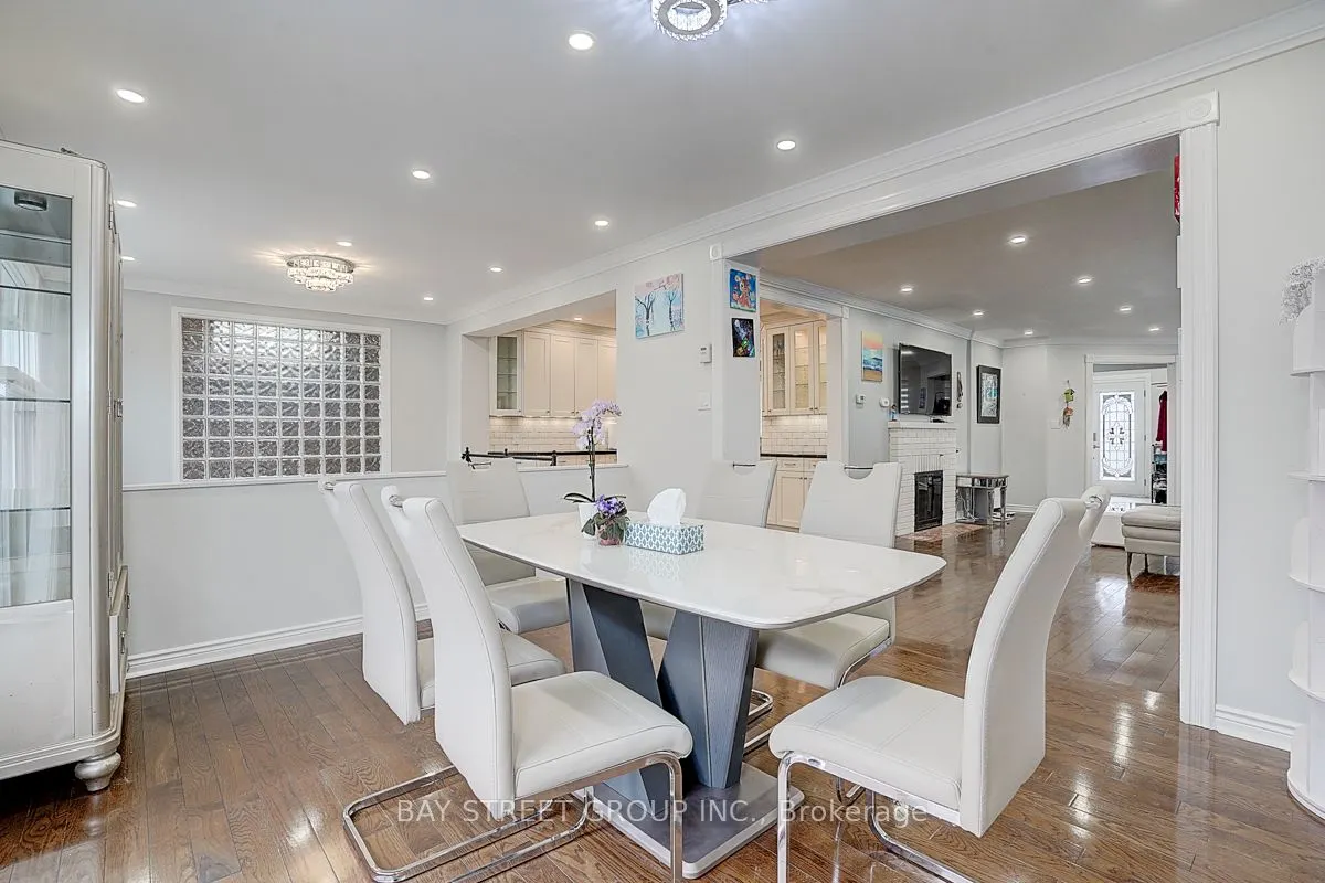 6 Larwood Boulevard