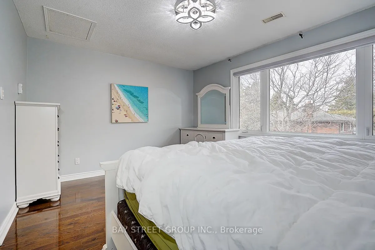 6 Larwood Boulevard
