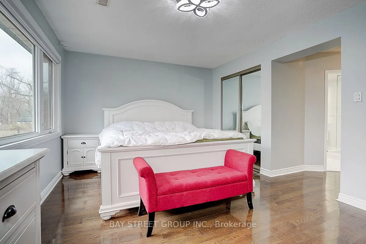 6 Larwood Boulevard