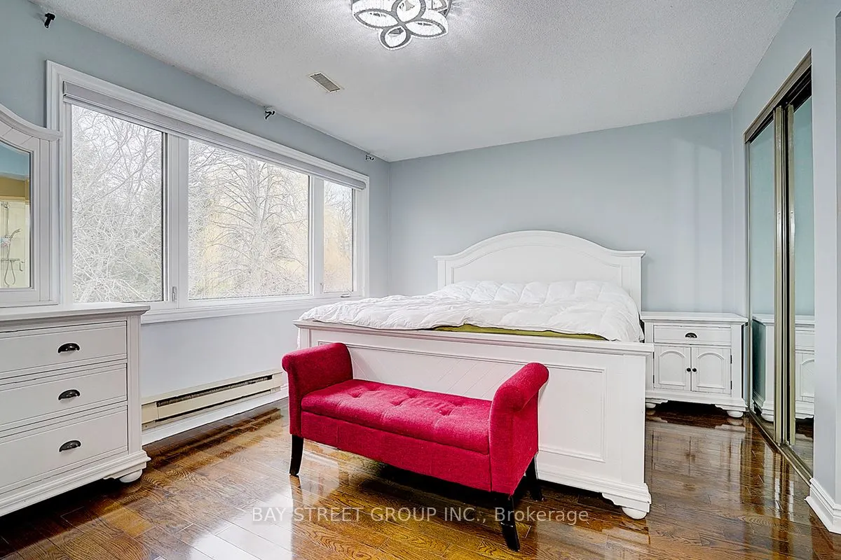 6 Larwood Boulevard