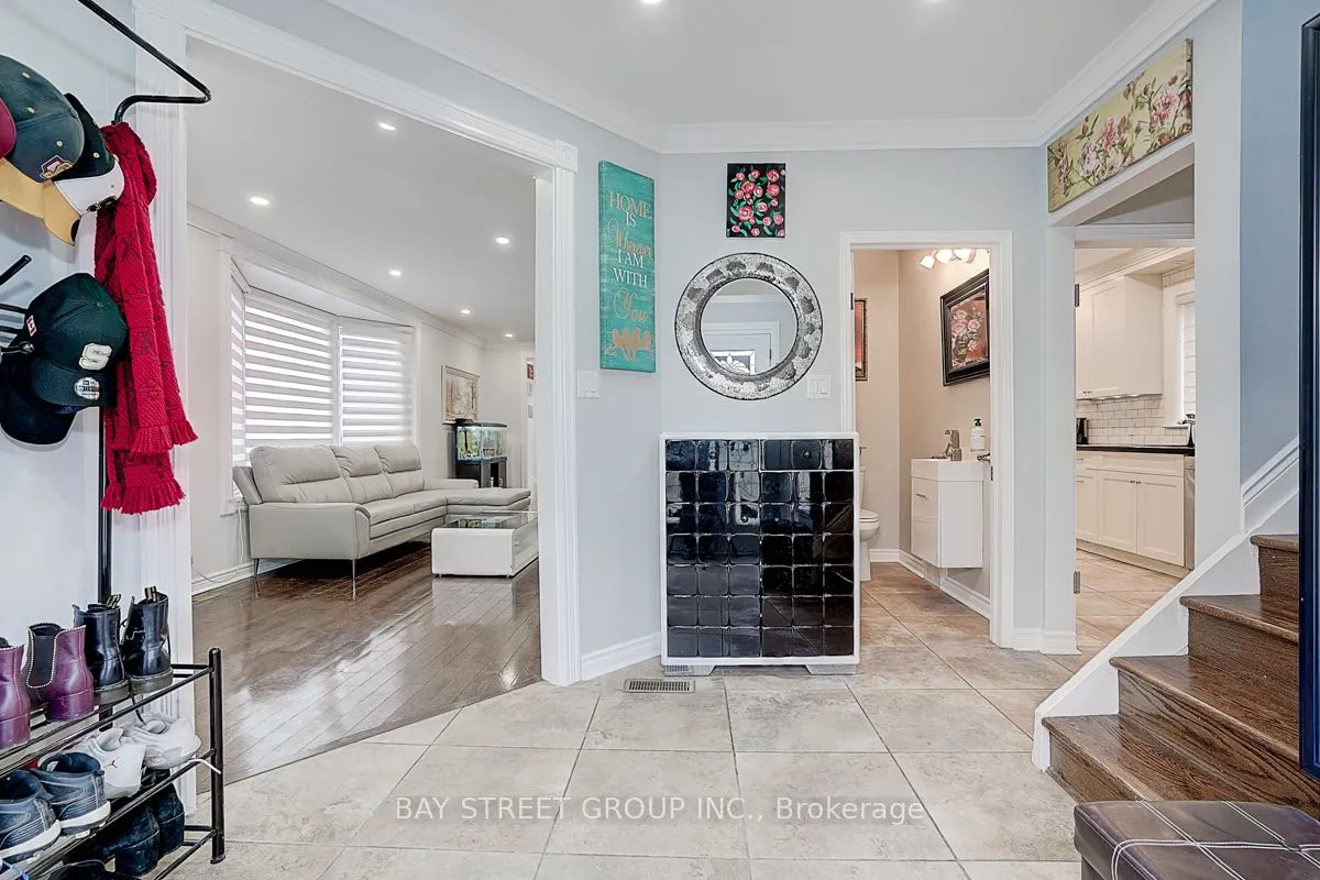 6 Larwood Boulevard