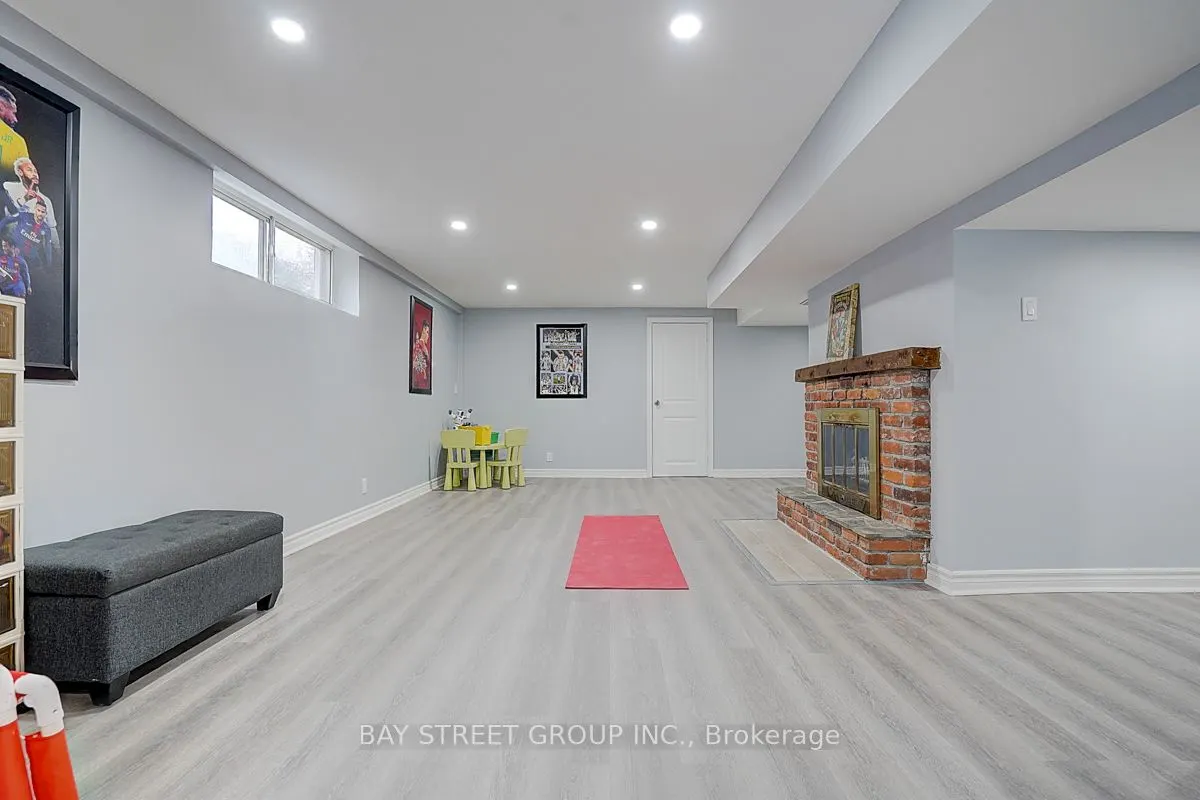 6 Larwood Boulevard