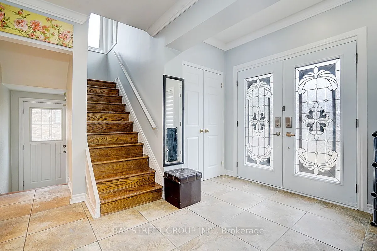6 Larwood Boulevard