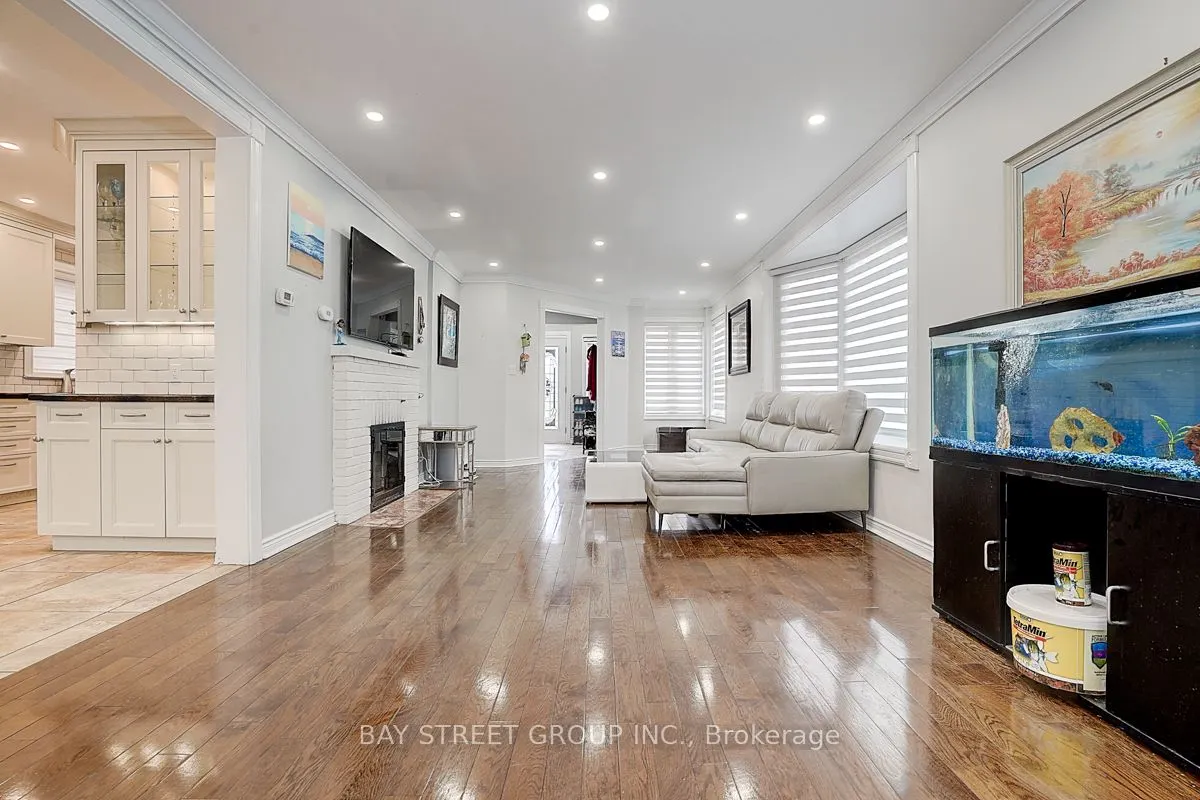 6 Larwood Boulevard