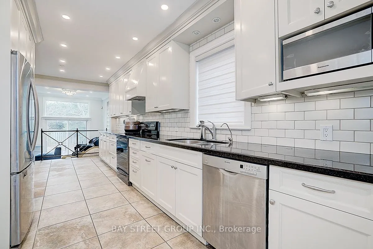 6 Larwood Boulevard