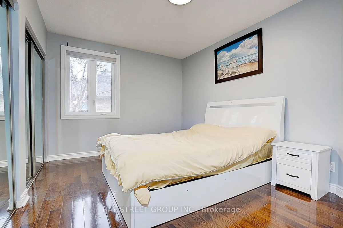 6 Larwood Boulevard