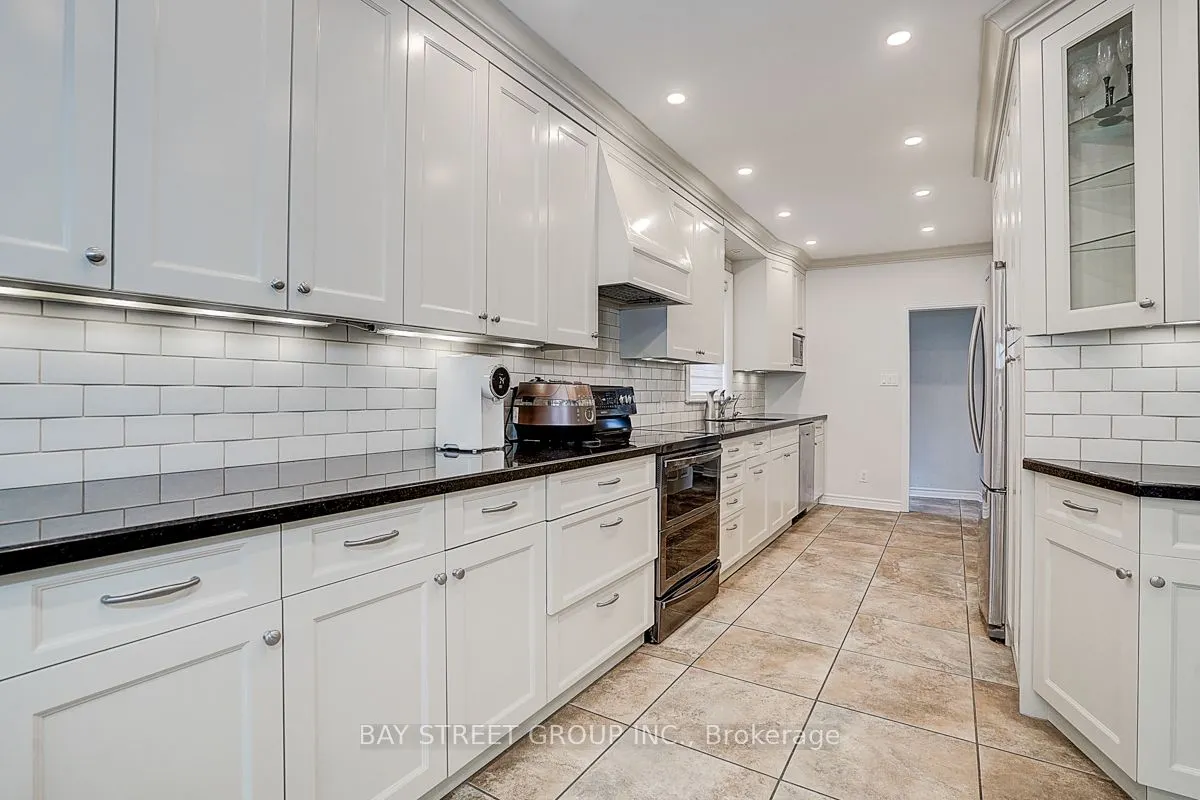 6 Larwood Boulevard