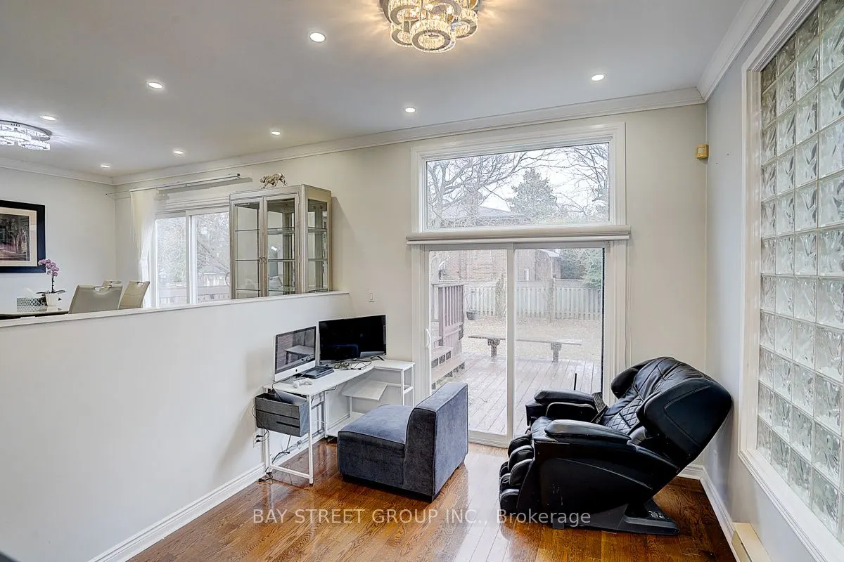 6 Larwood Boulevard