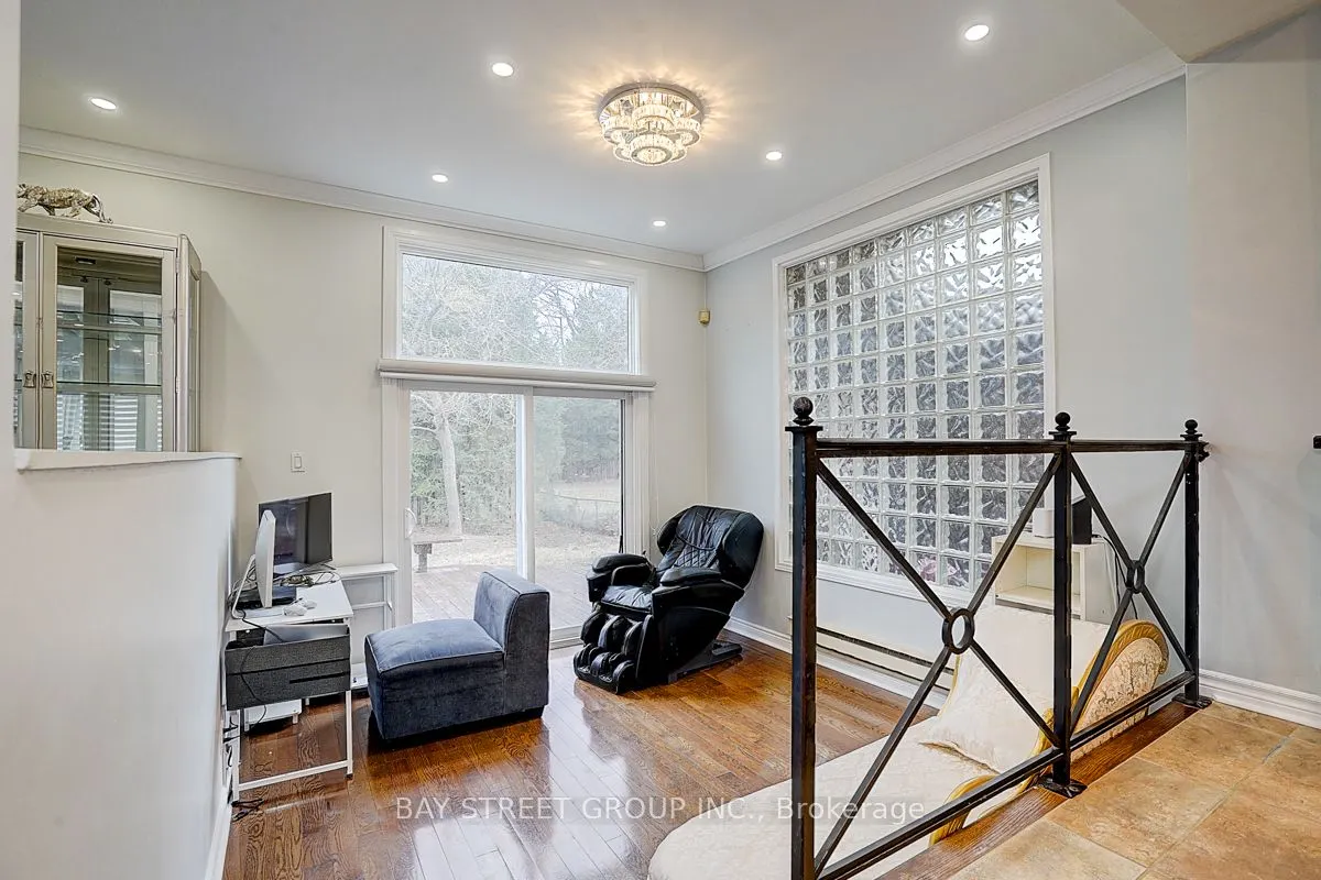 6 Larwood Boulevard