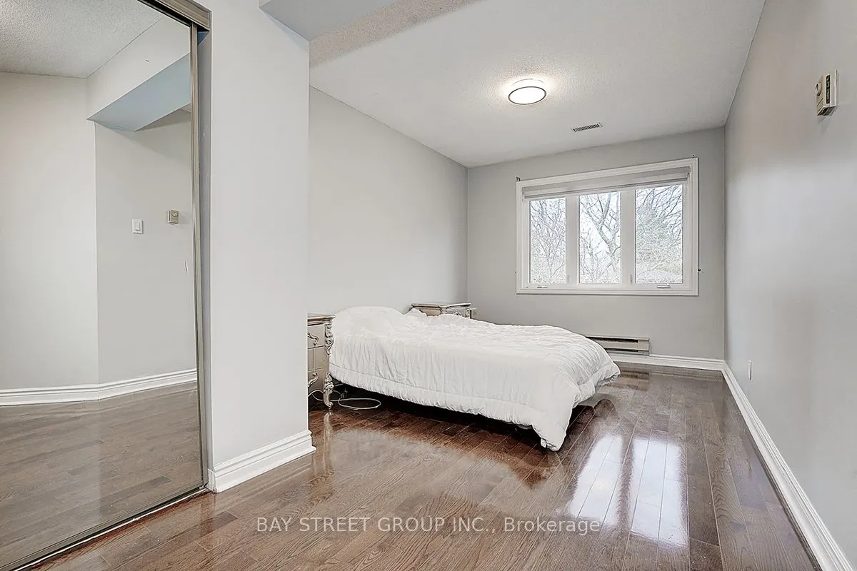 6 Larwood Boulevard