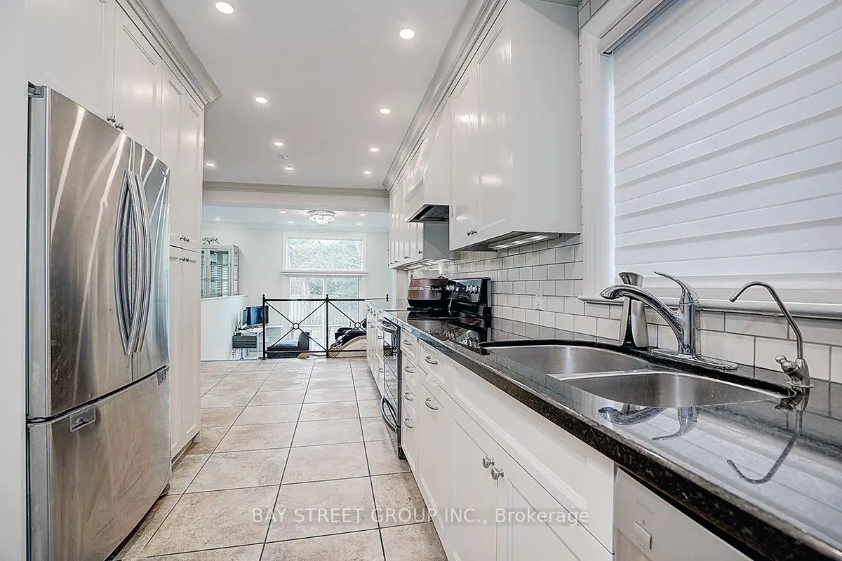 6 Larwood Boulevard