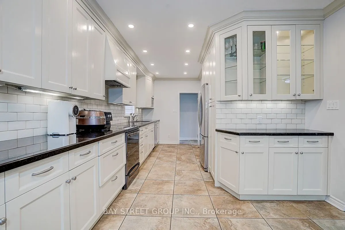 6 Larwood Boulevard
