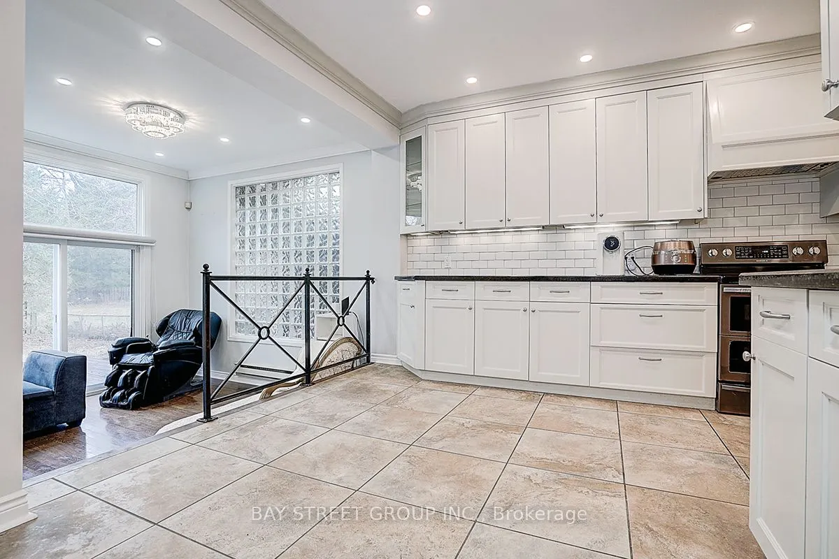 6 Larwood Boulevard