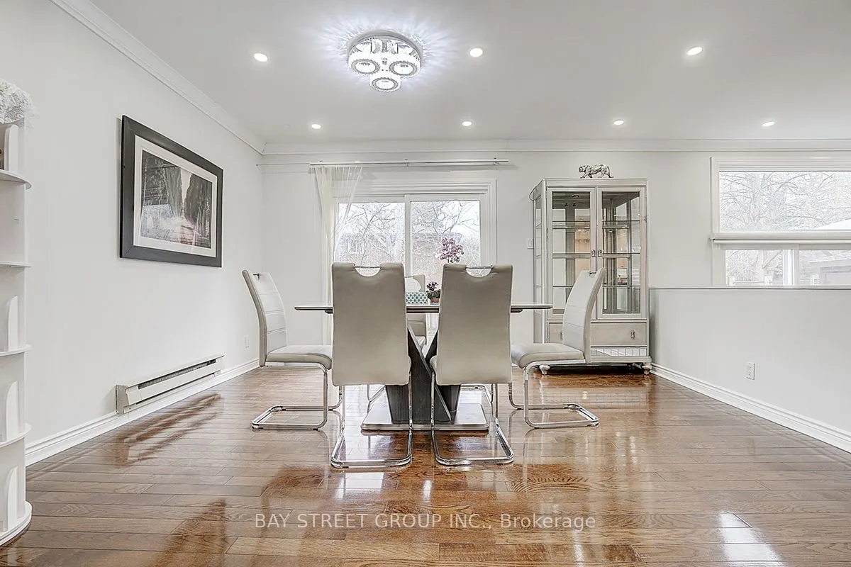 6 Larwood Boulevard