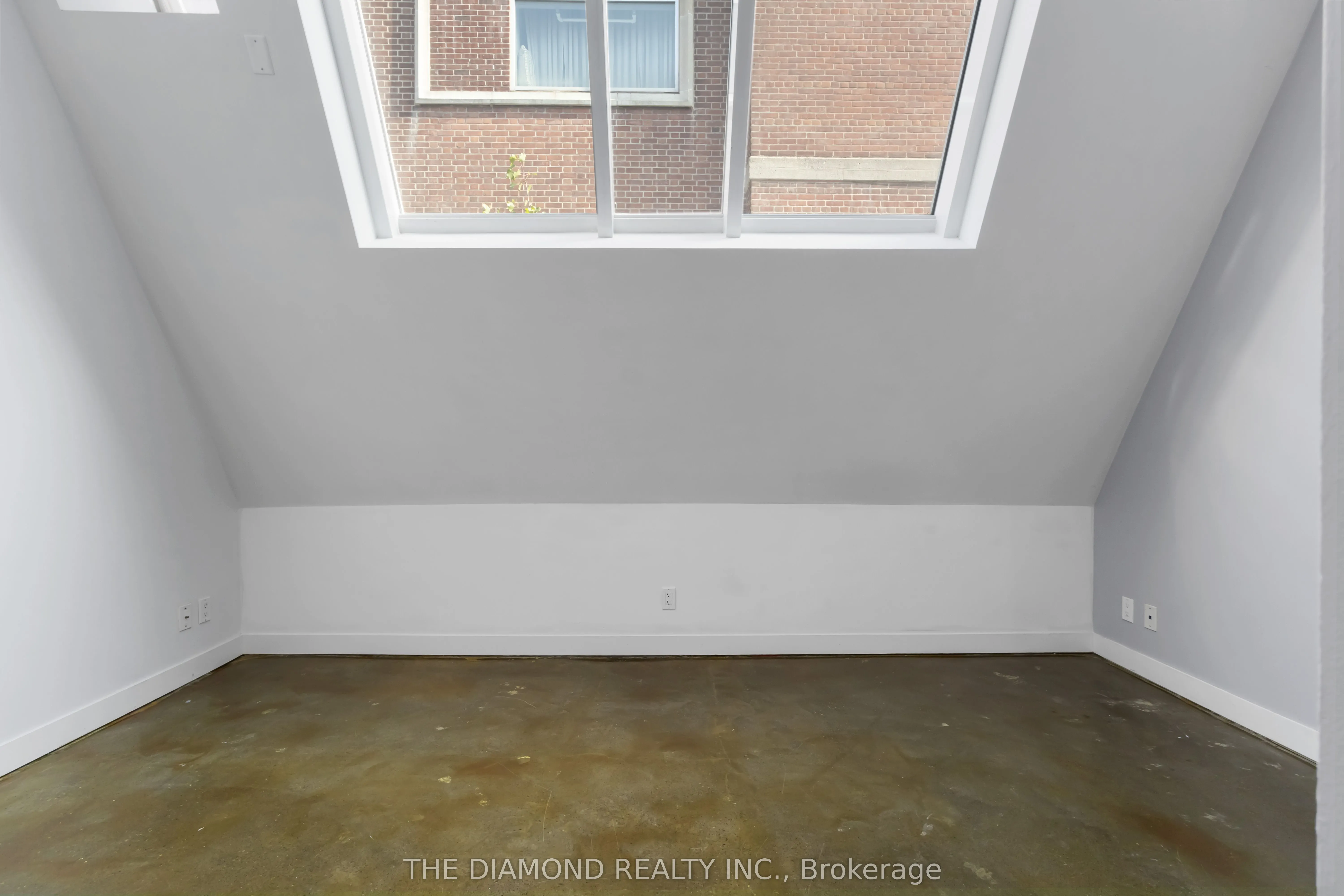 201 Carlaw Avenue, #255