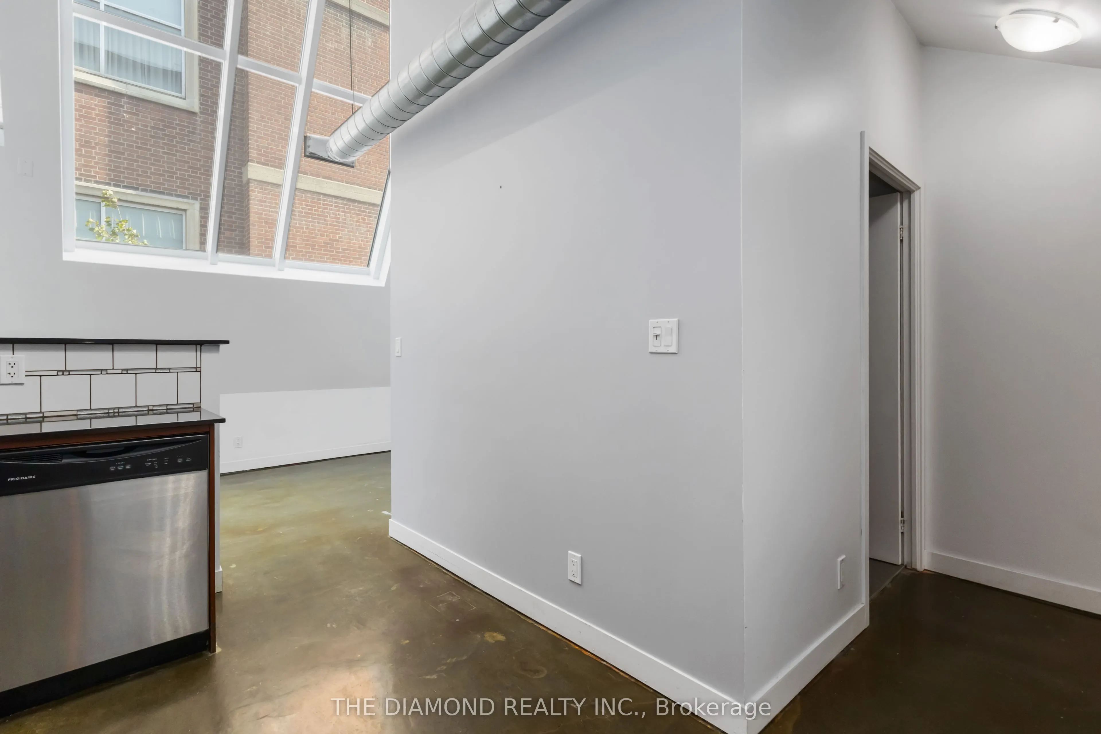 201 Carlaw Avenue, #255