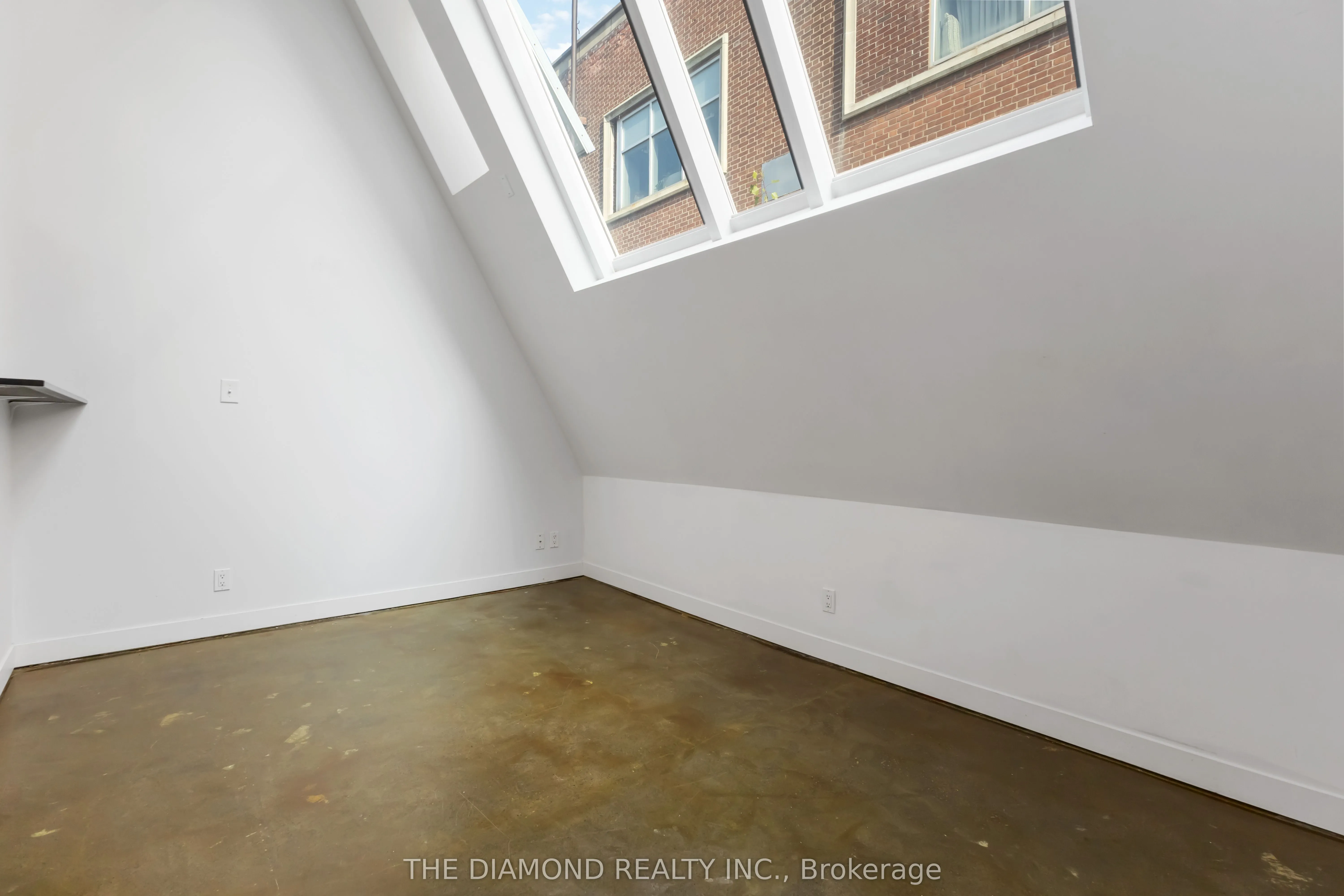 201 Carlaw Avenue, #255