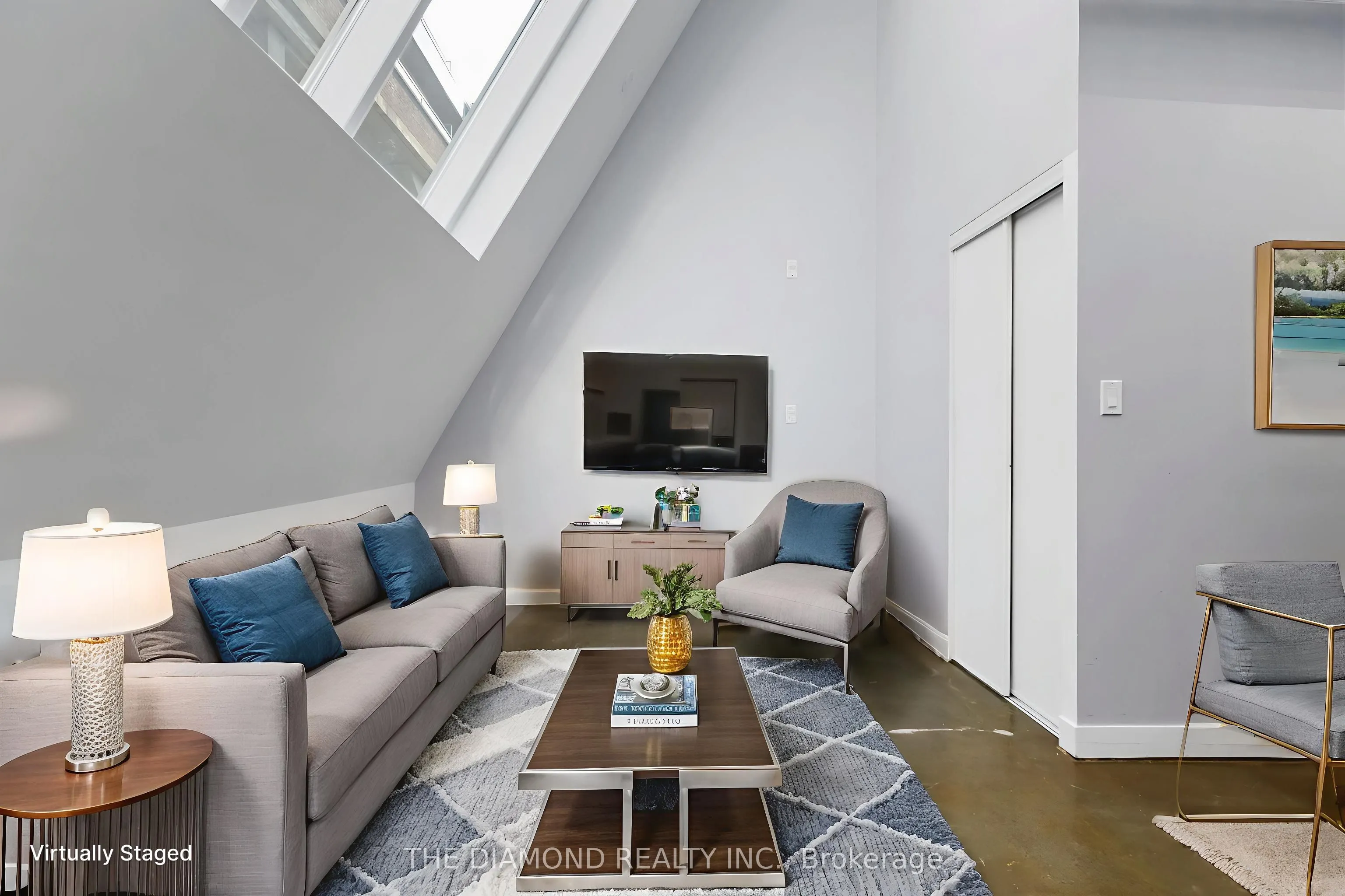 201 Carlaw Avenue, #255