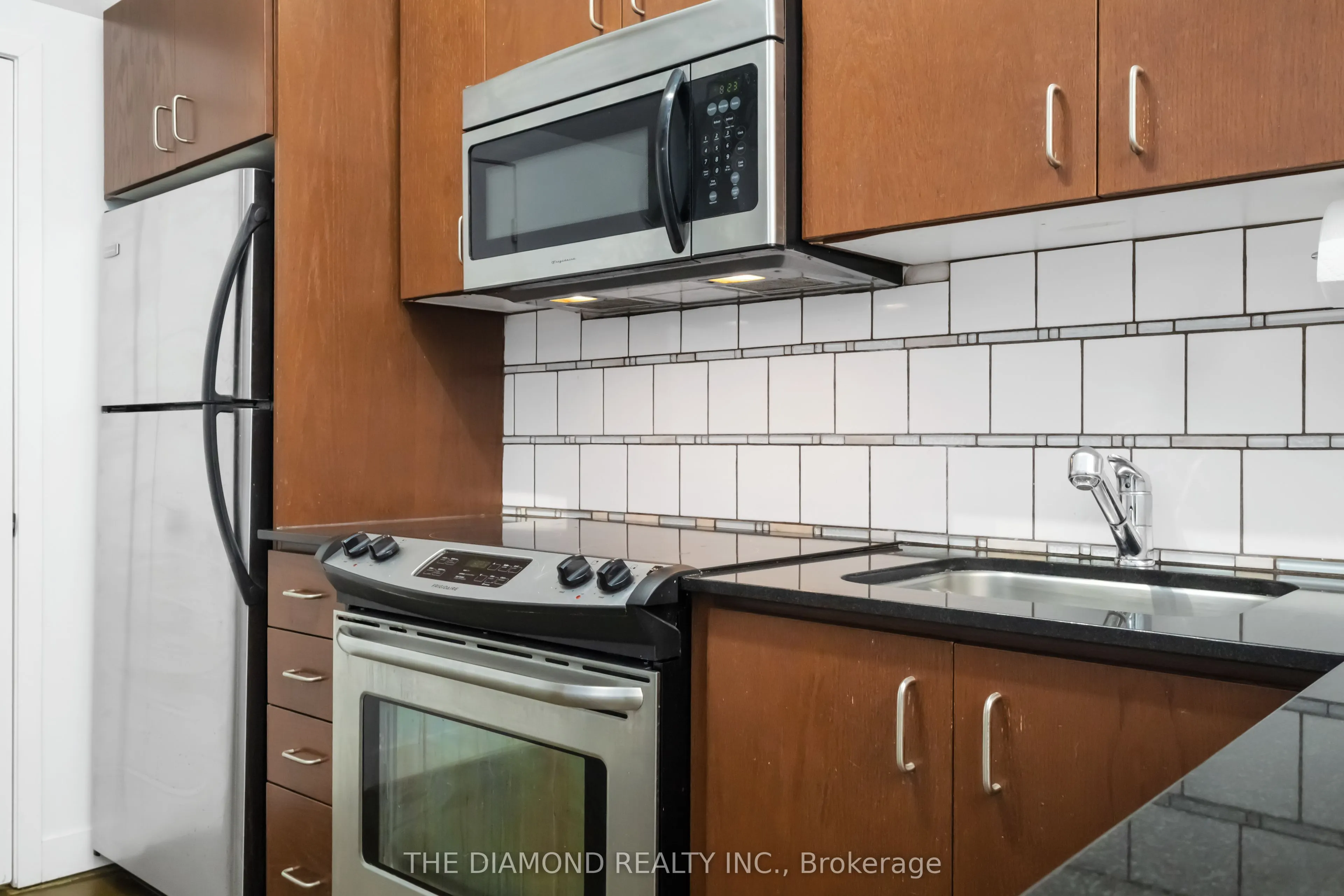 201 Carlaw Avenue, #255