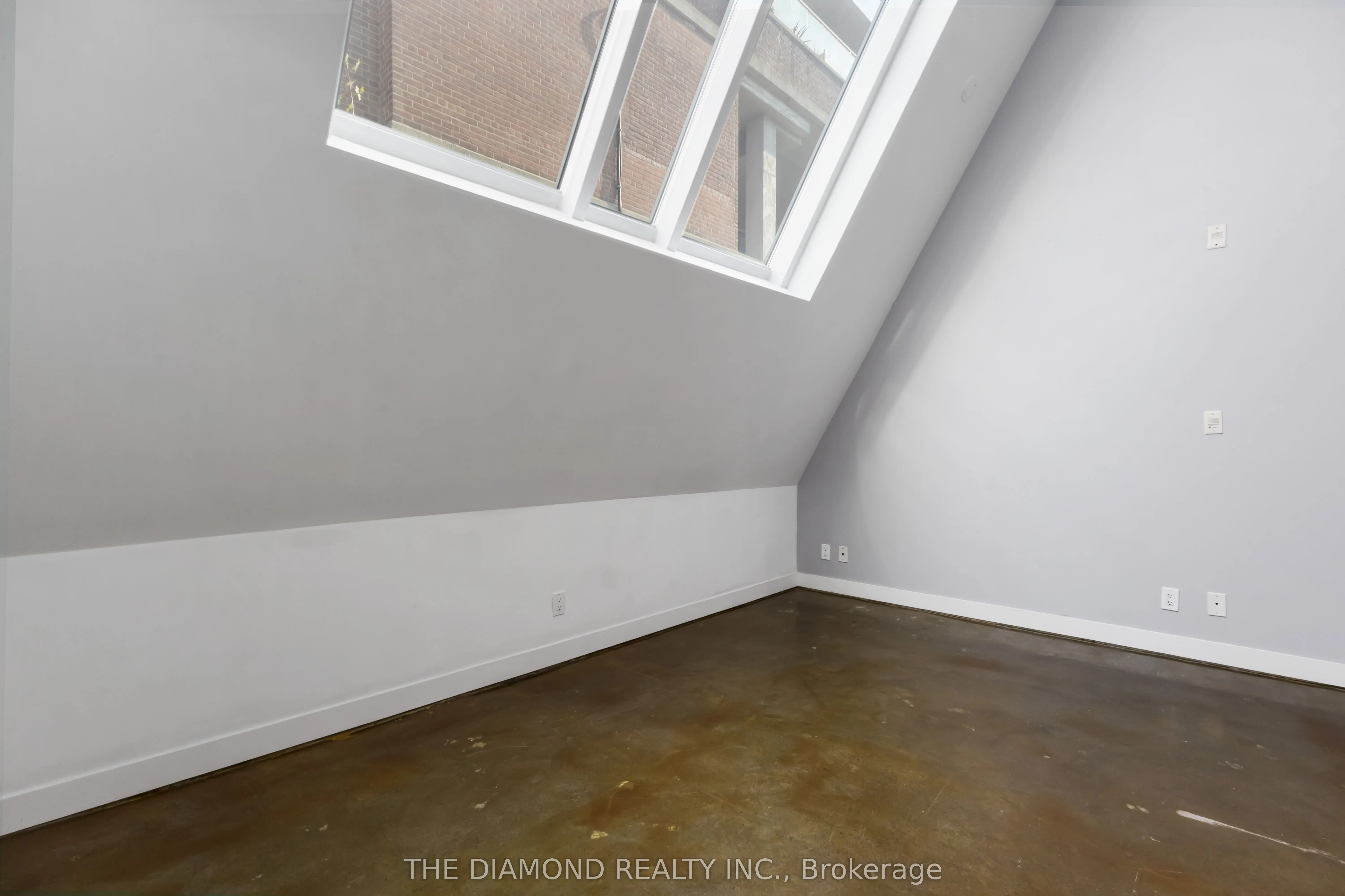 201 Carlaw Avenue, #255