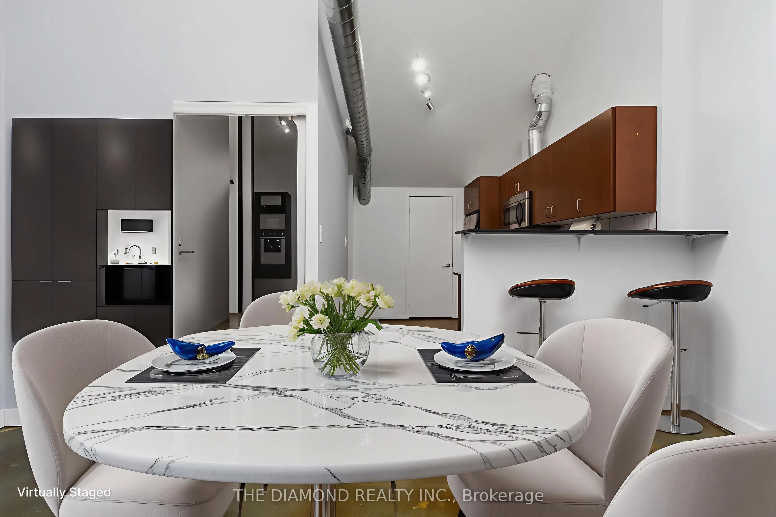 201 Carlaw Avenue, #255