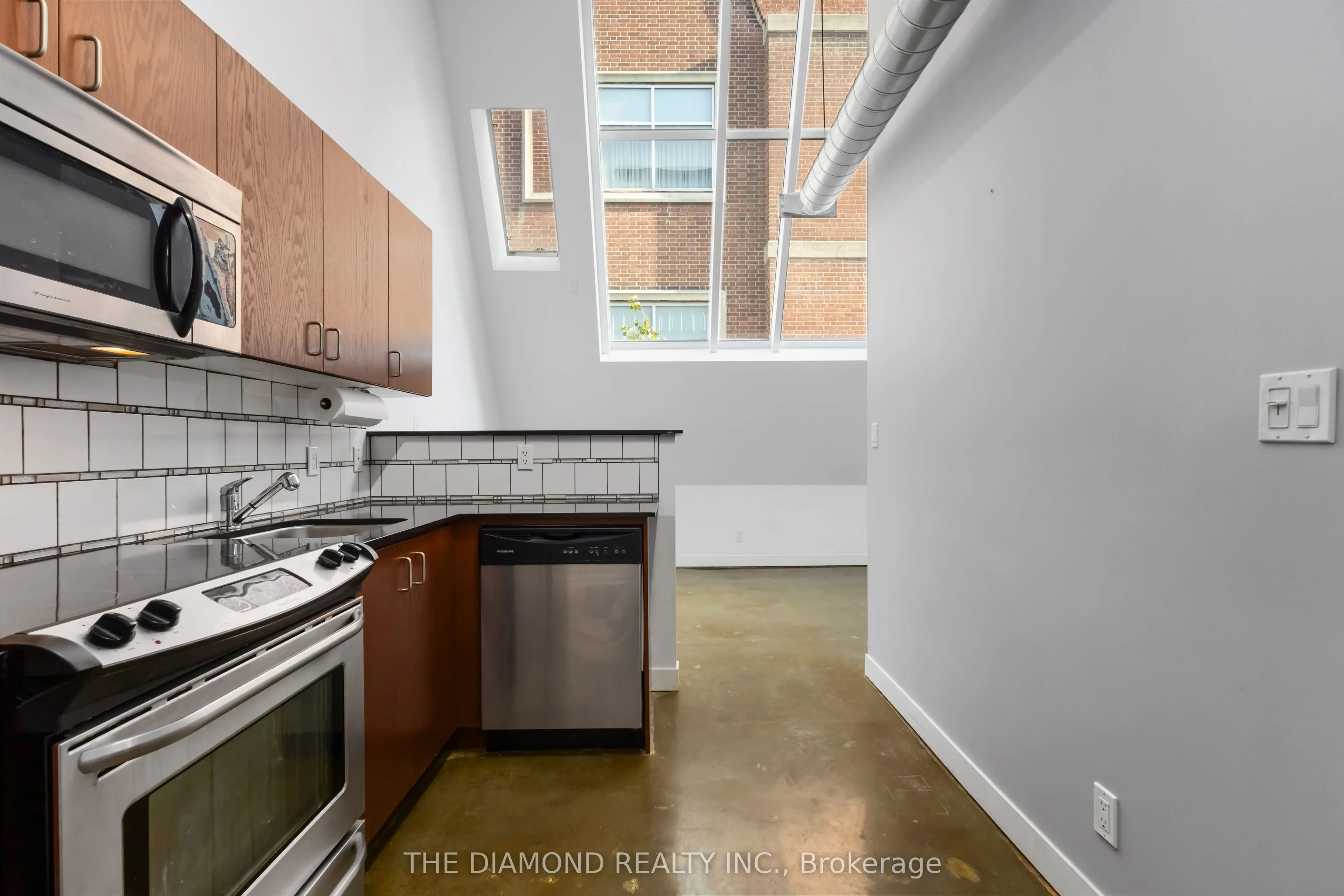 201 Carlaw Avenue, #255