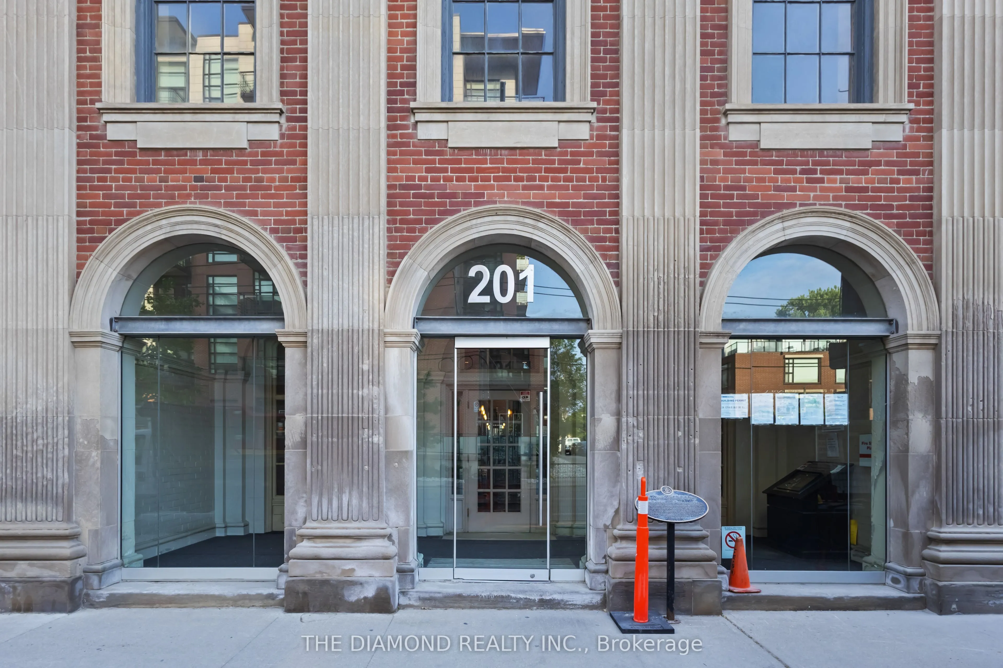 201 Carlaw Avenue, #255