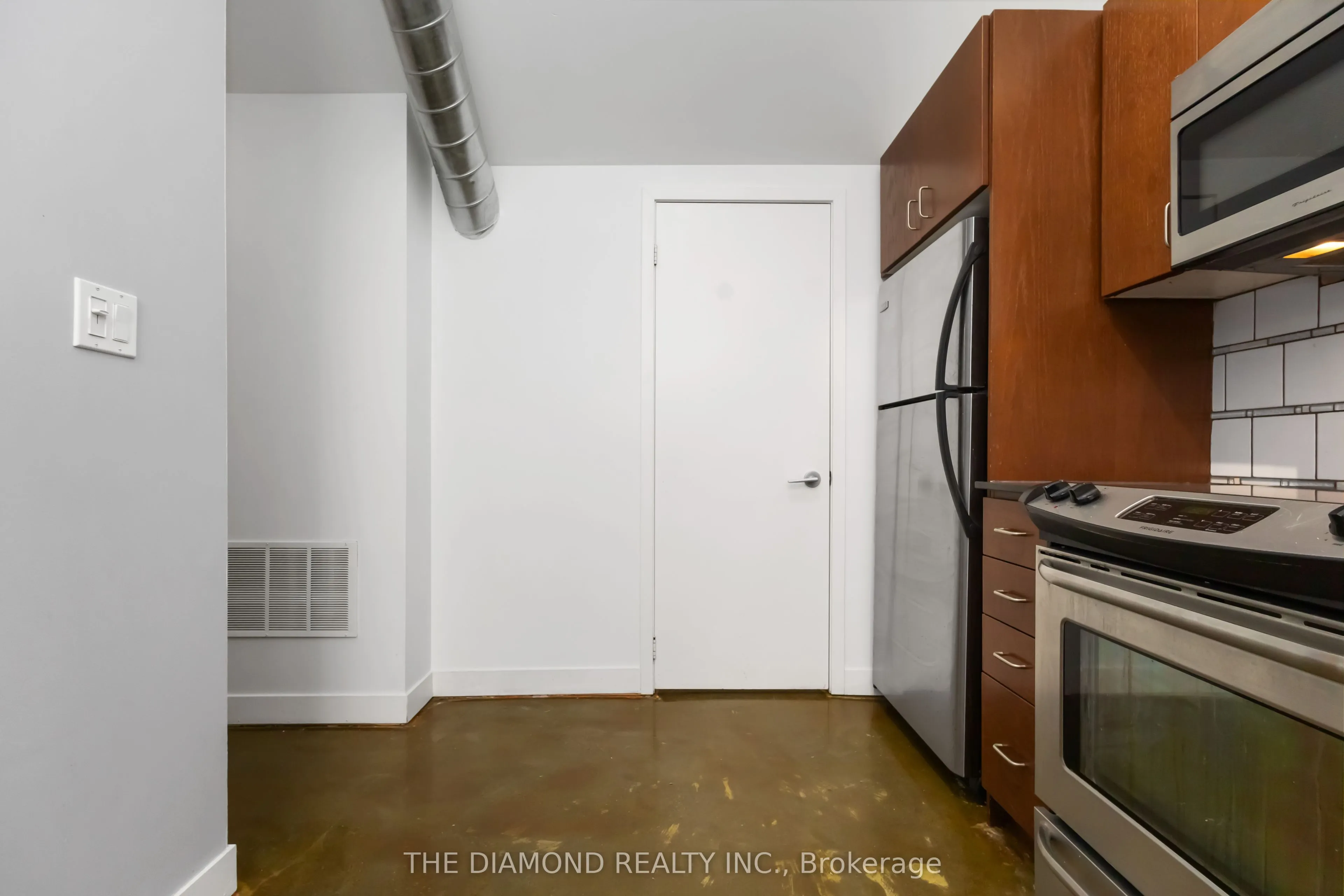 201 Carlaw Avenue, #255