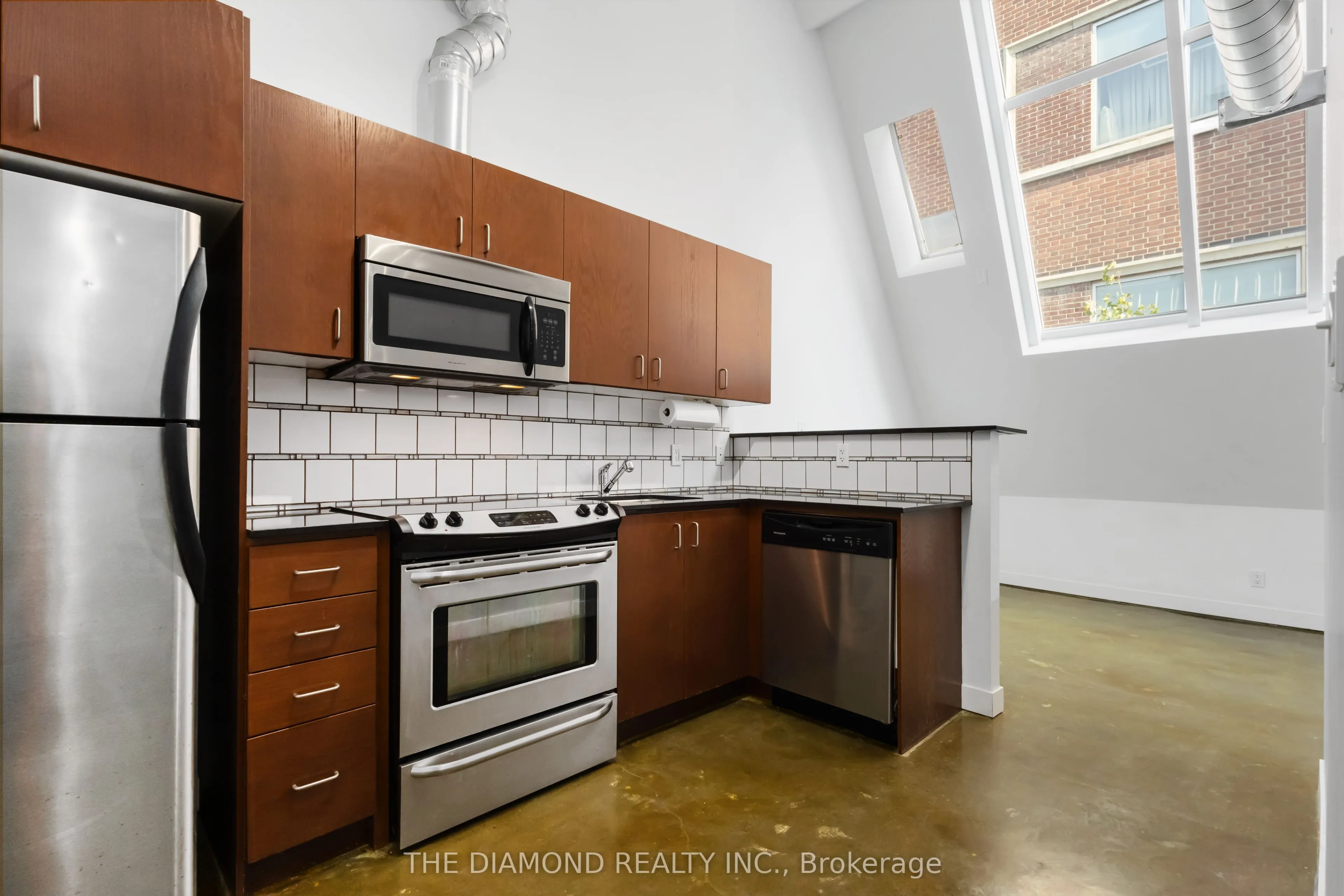 201 Carlaw Avenue, #255