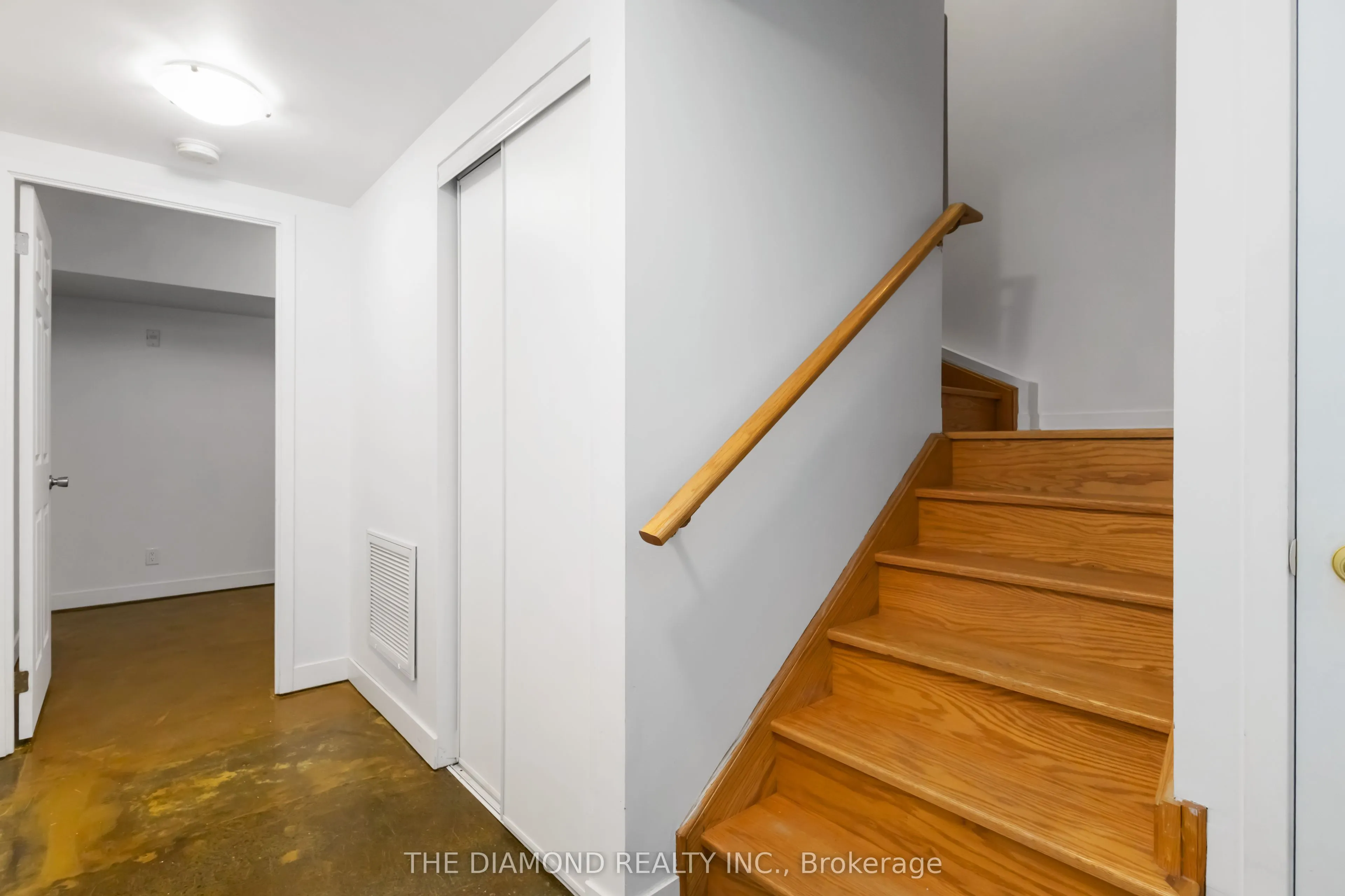 201 Carlaw Avenue, #255