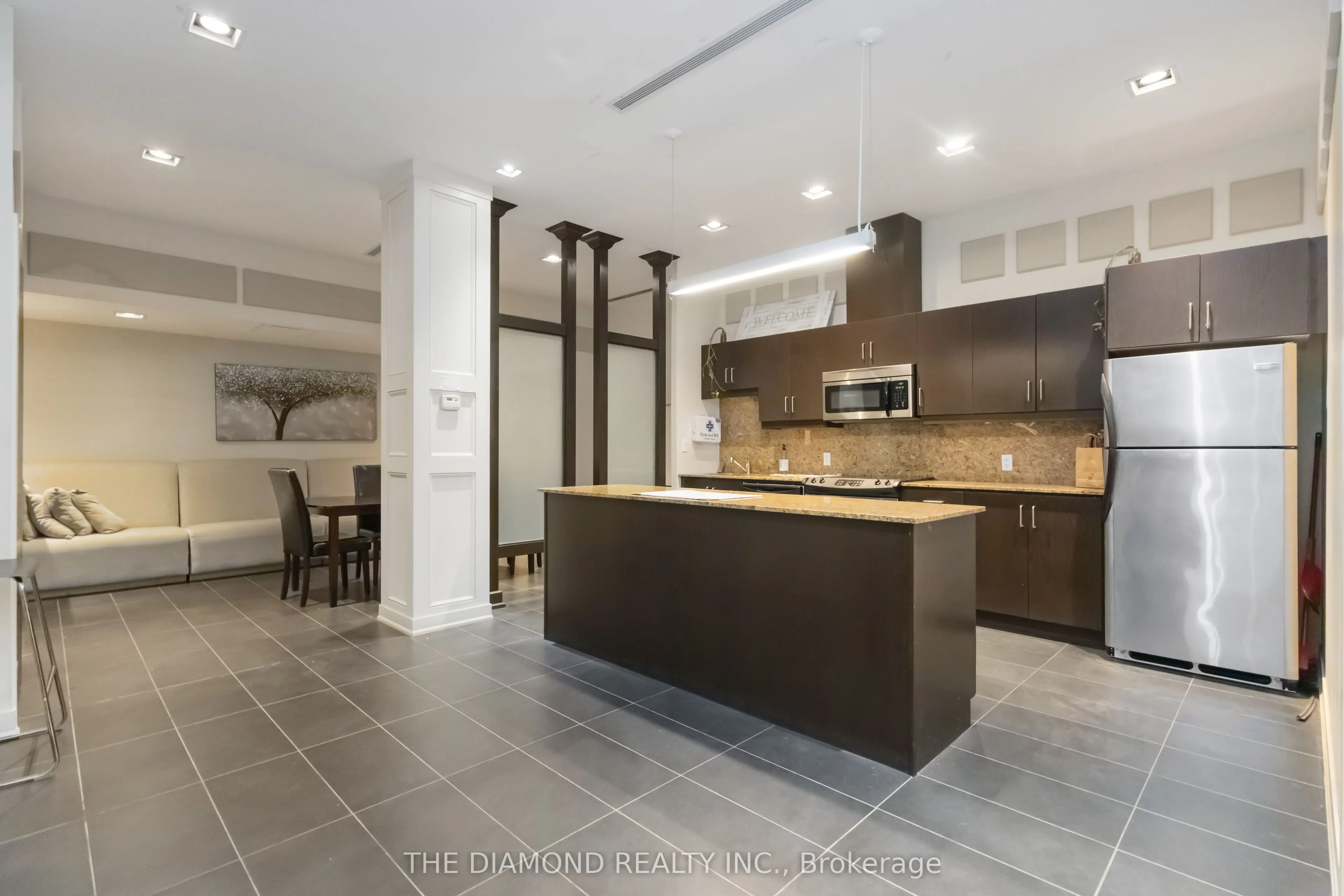 201 Carlaw Avenue, #255