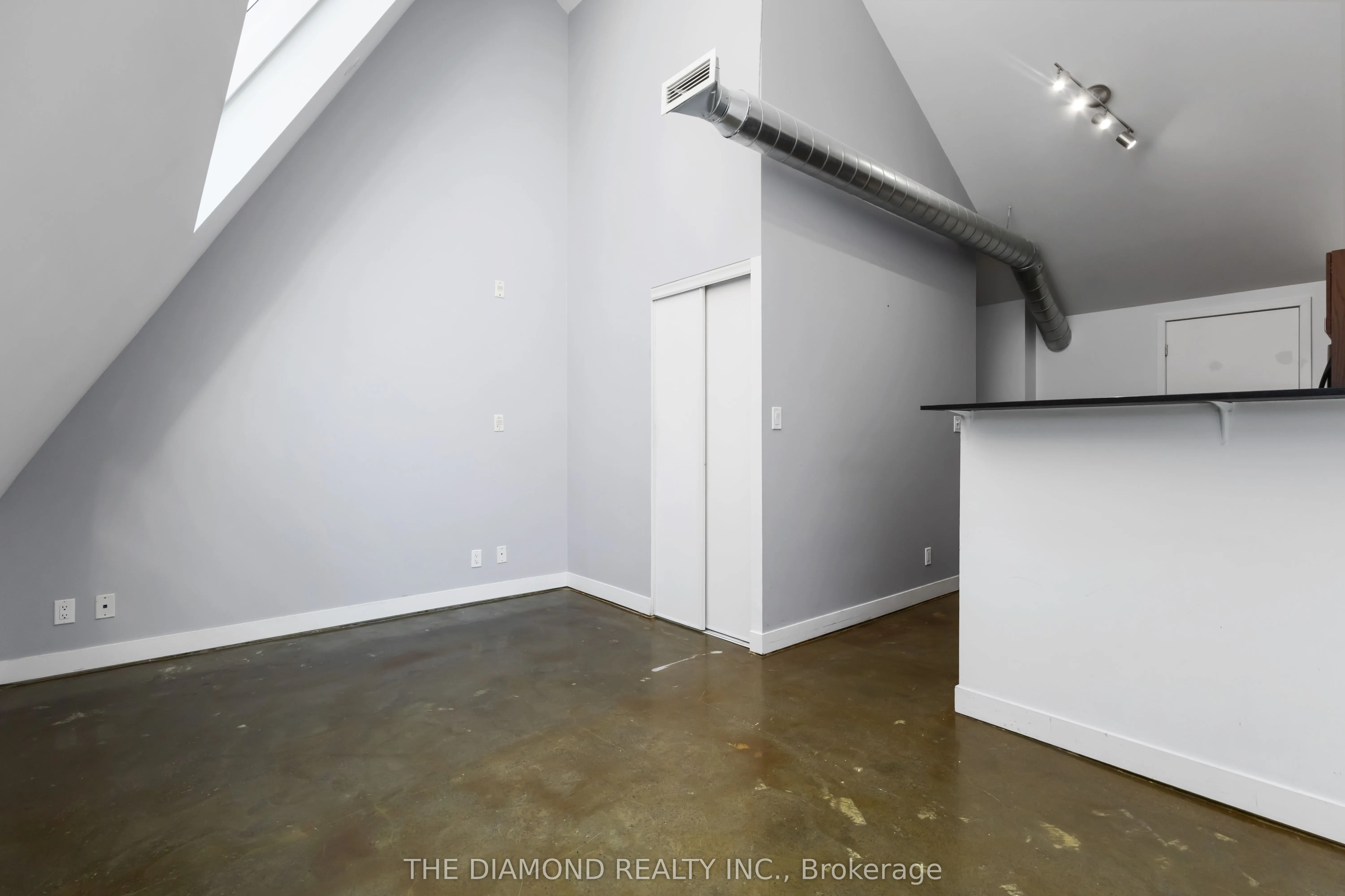 201 Carlaw Avenue, #255