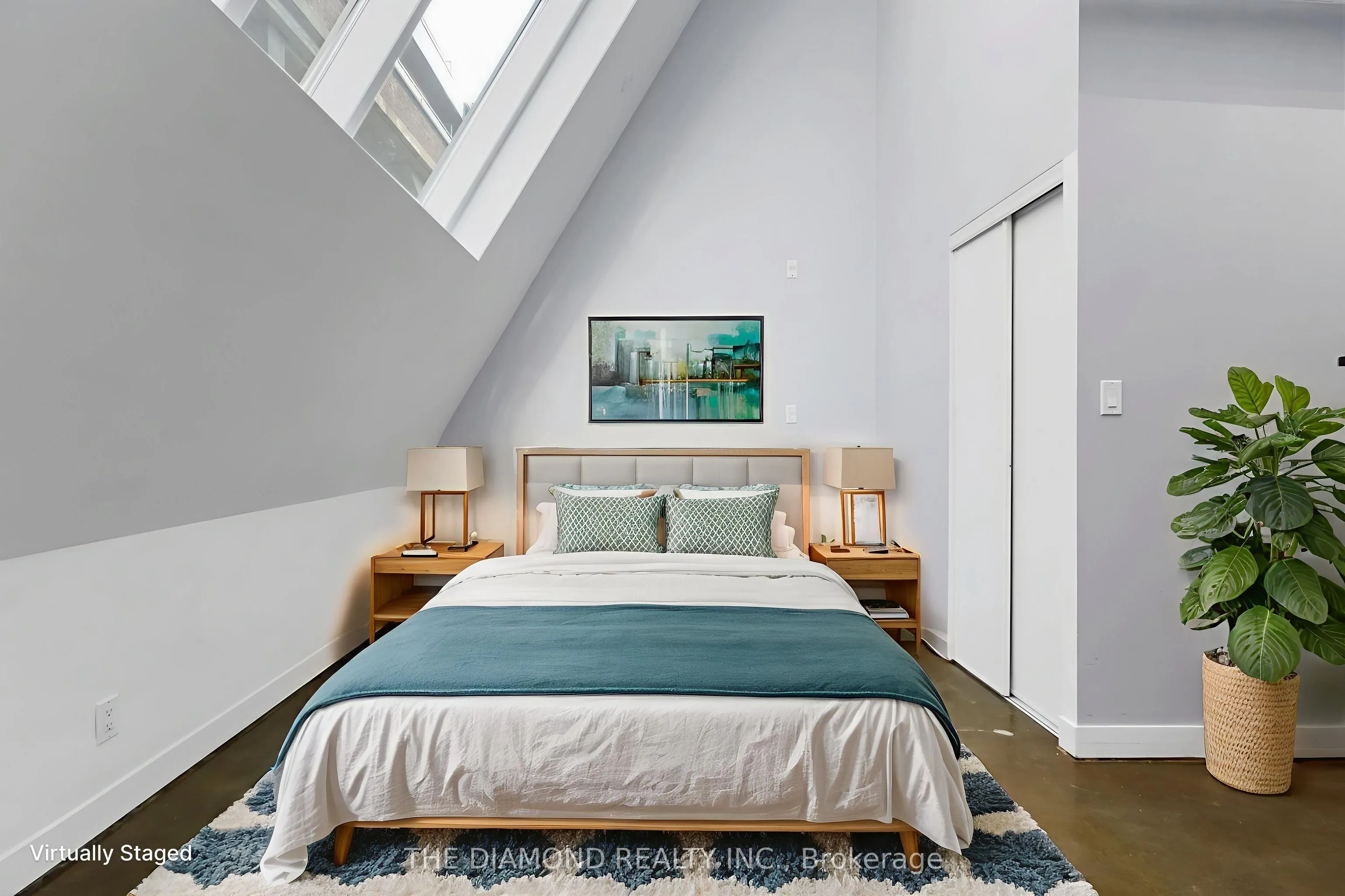 201 Carlaw Avenue, #255