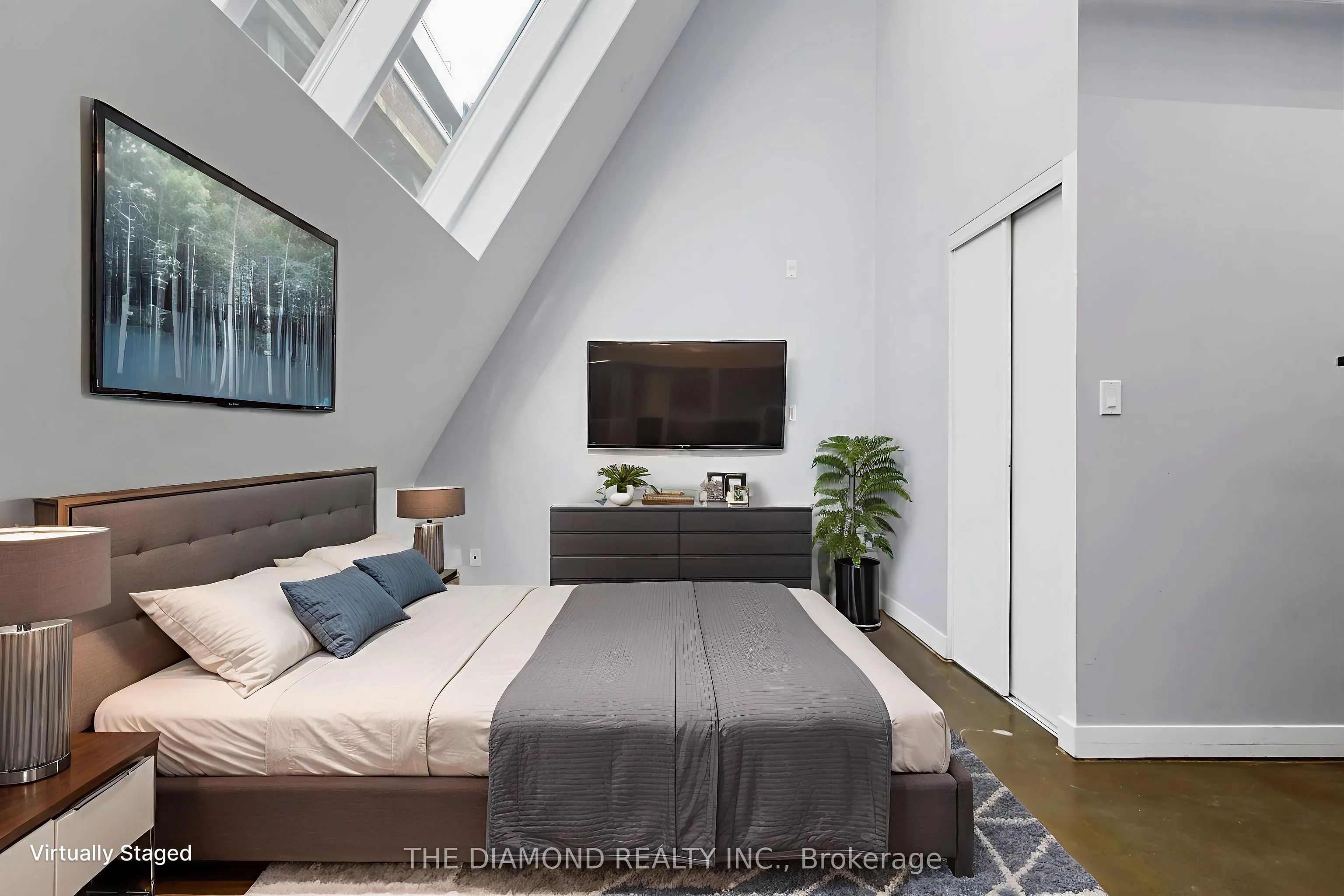 201 Carlaw Avenue, #255