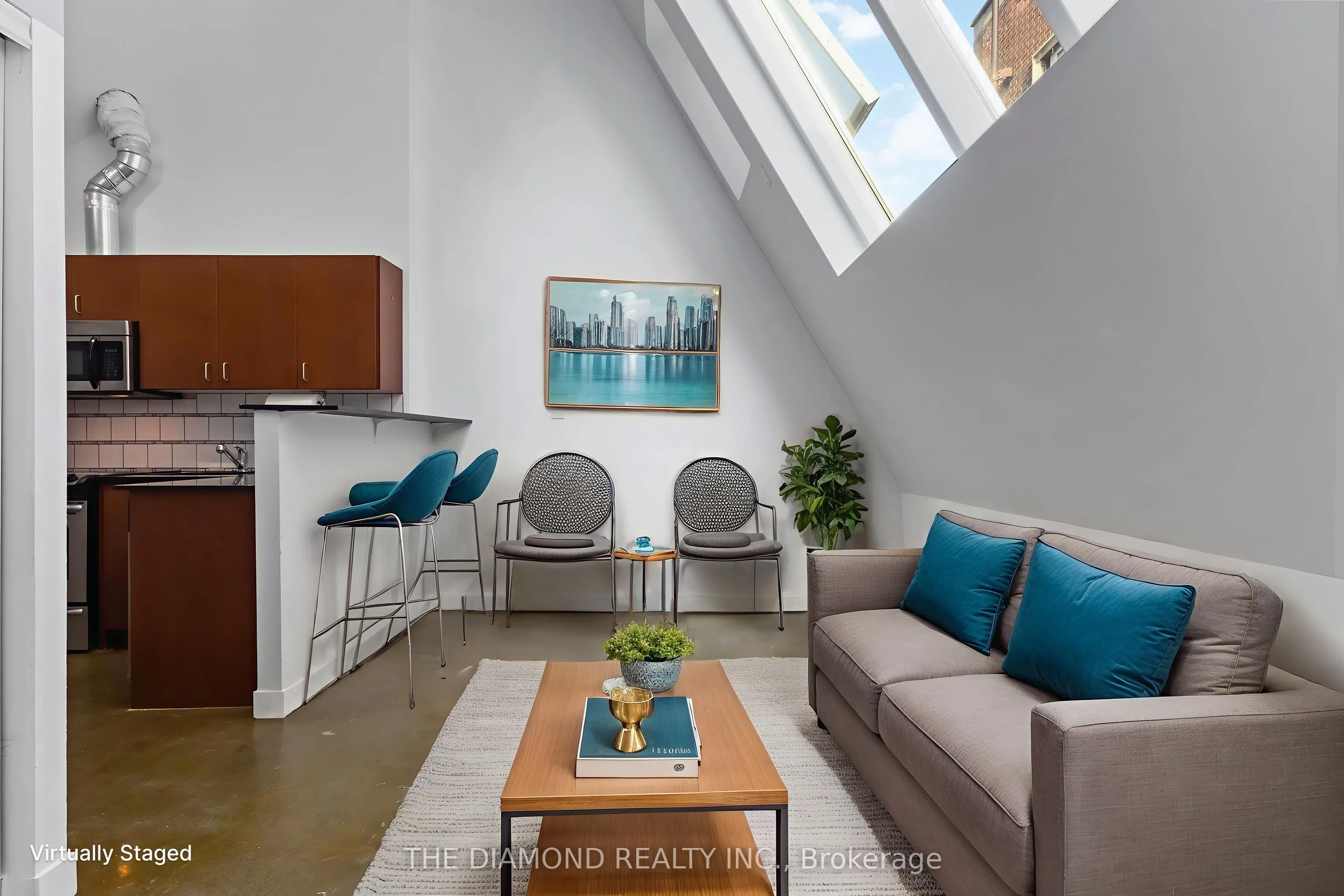201 Carlaw Avenue, #255