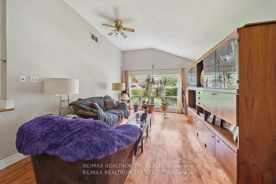 43 Gondola Crescent