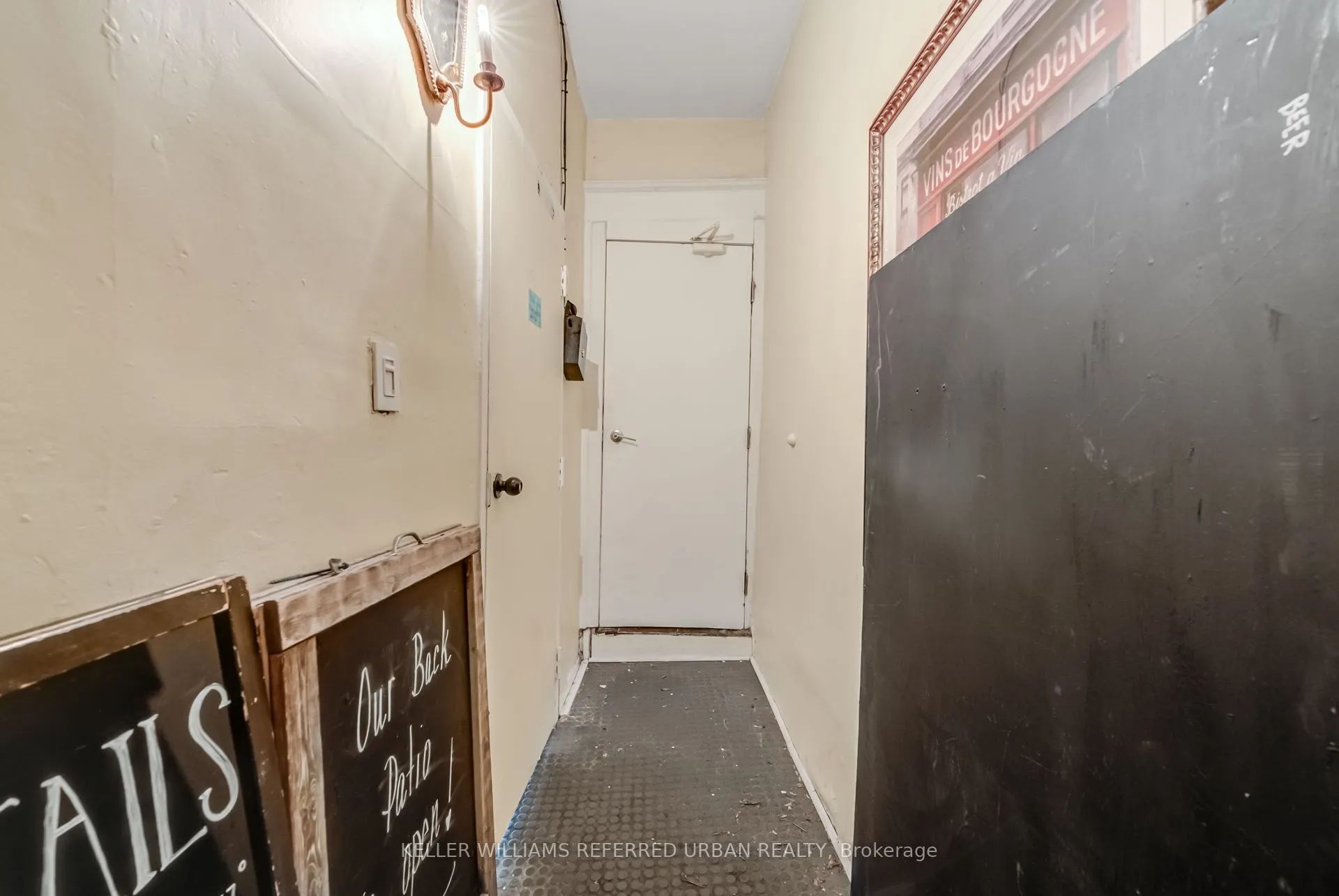 1118 Queen Street E