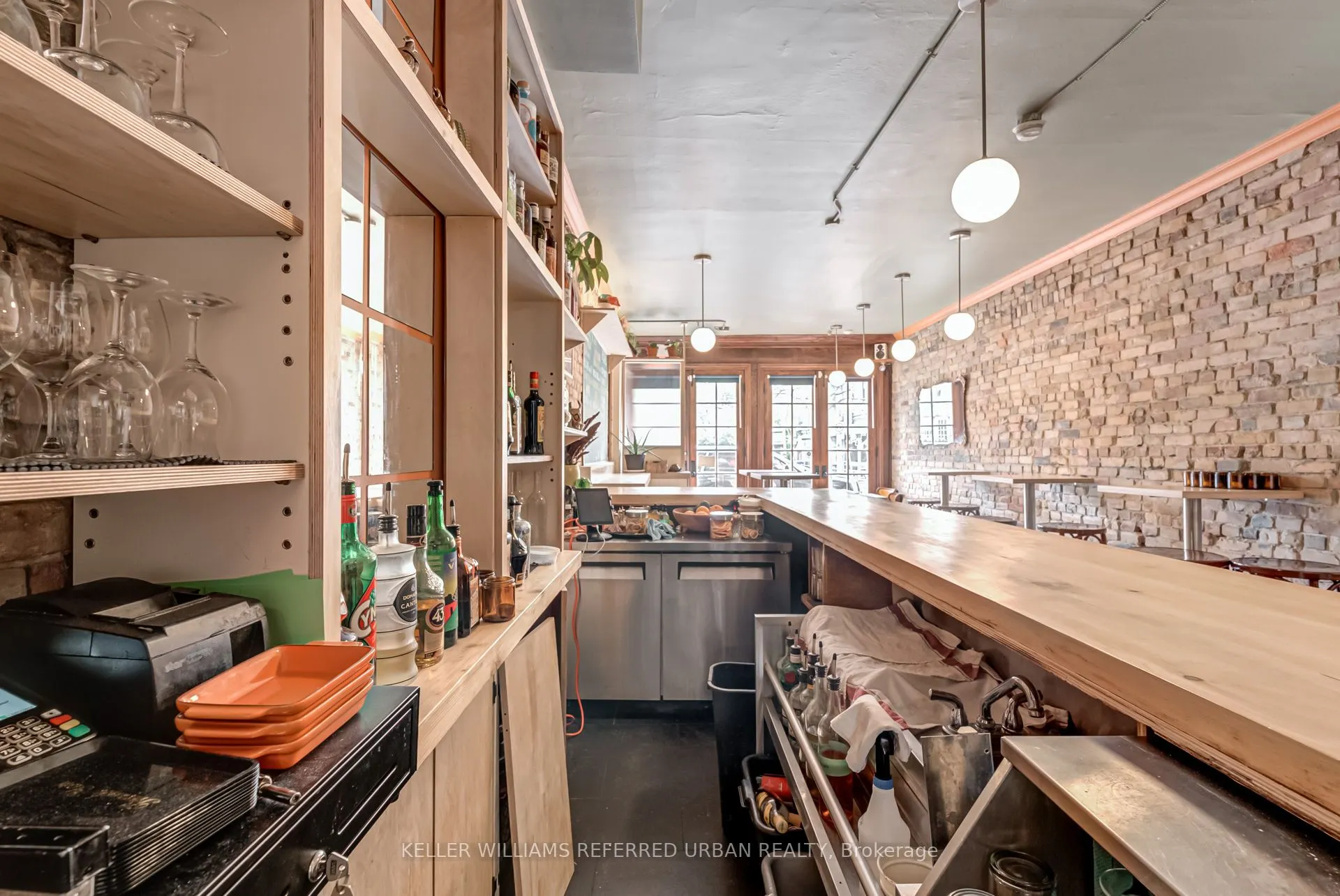 1118 Queen Street E