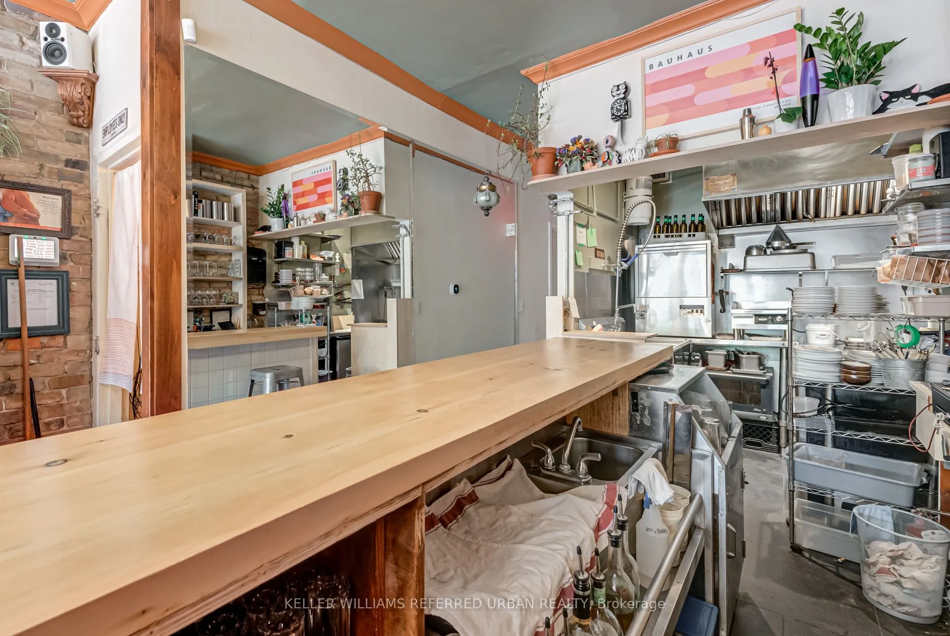 1118 Queen Street E