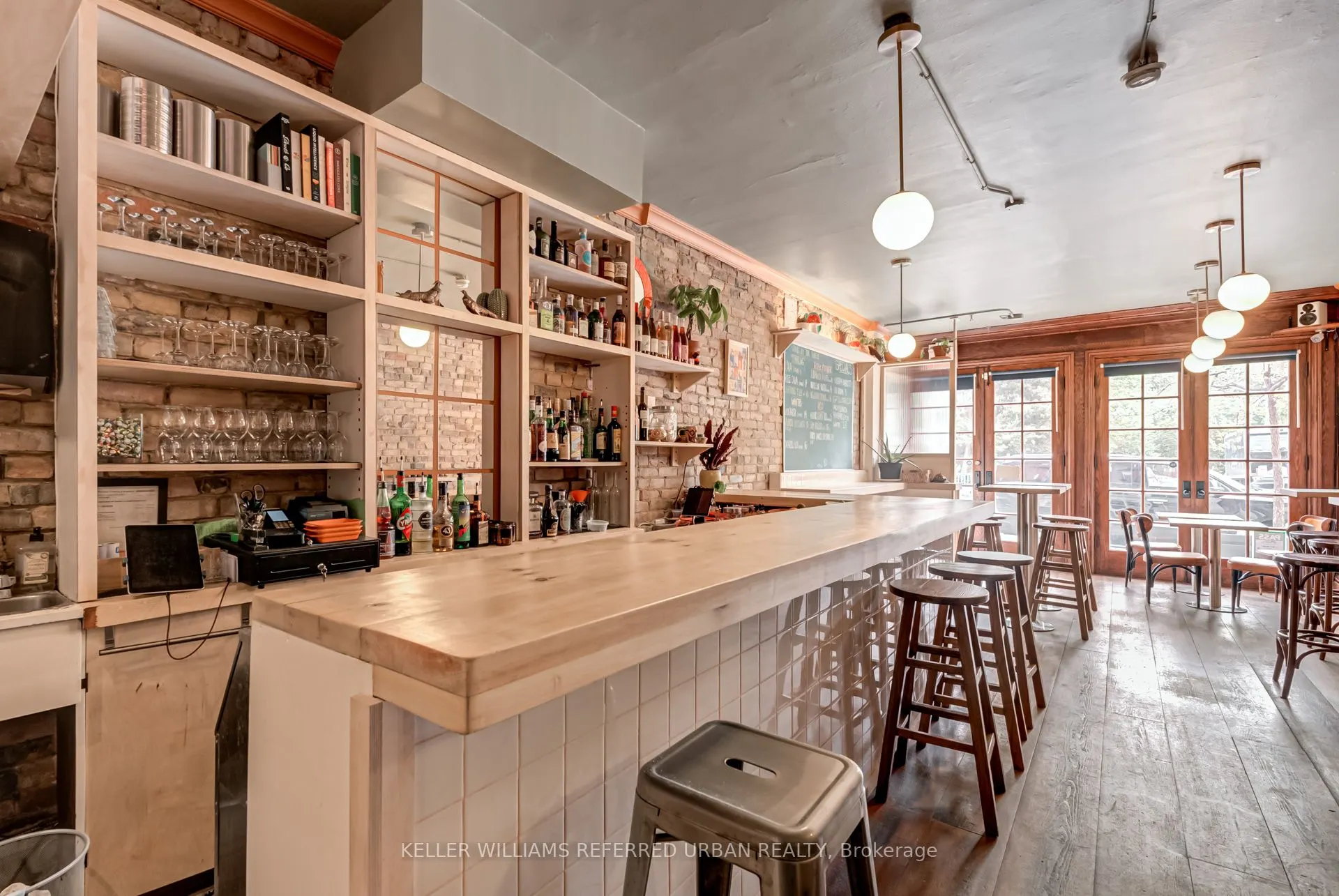 1118 Queen Street E
