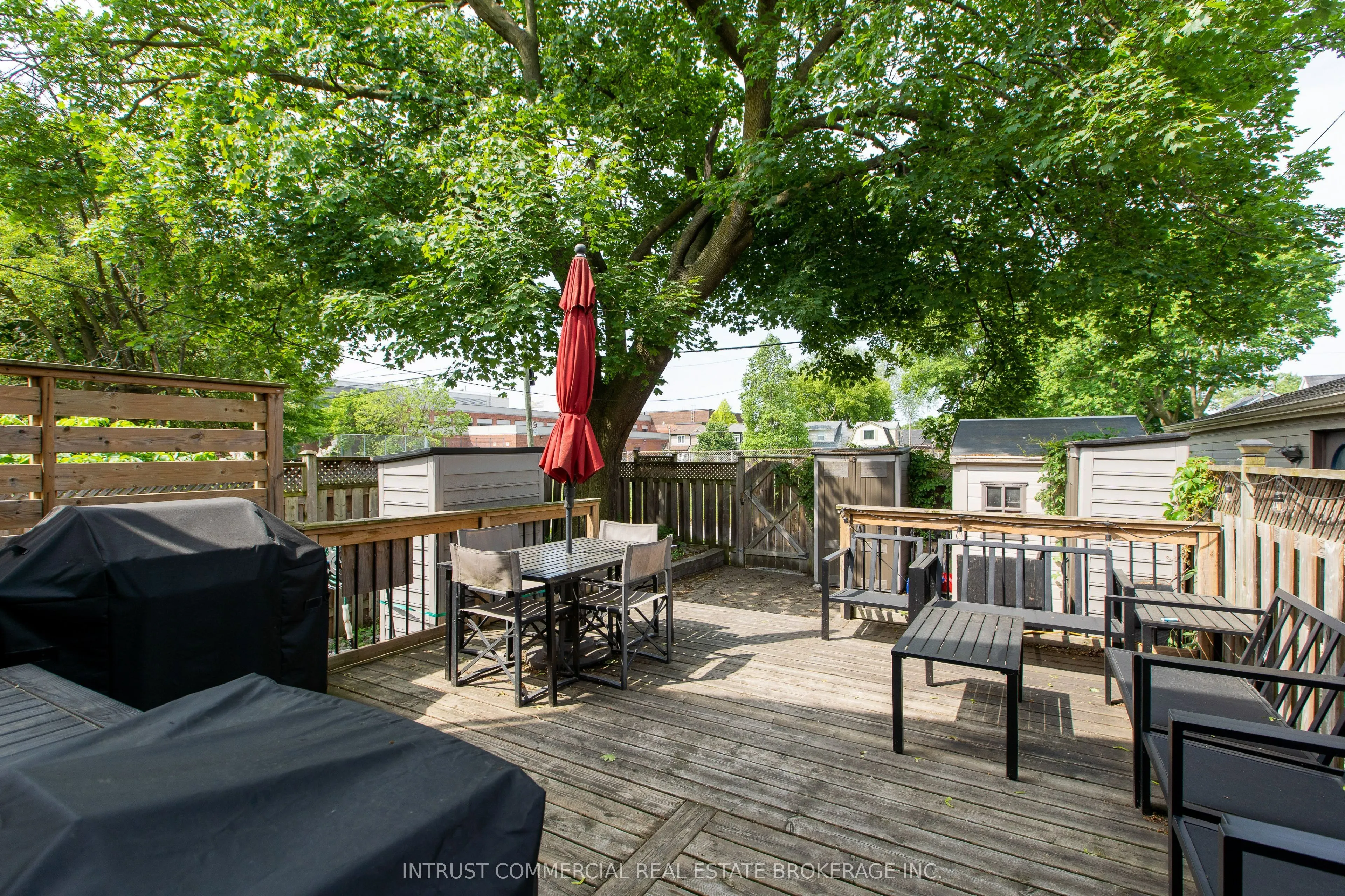 398 Leslie Street