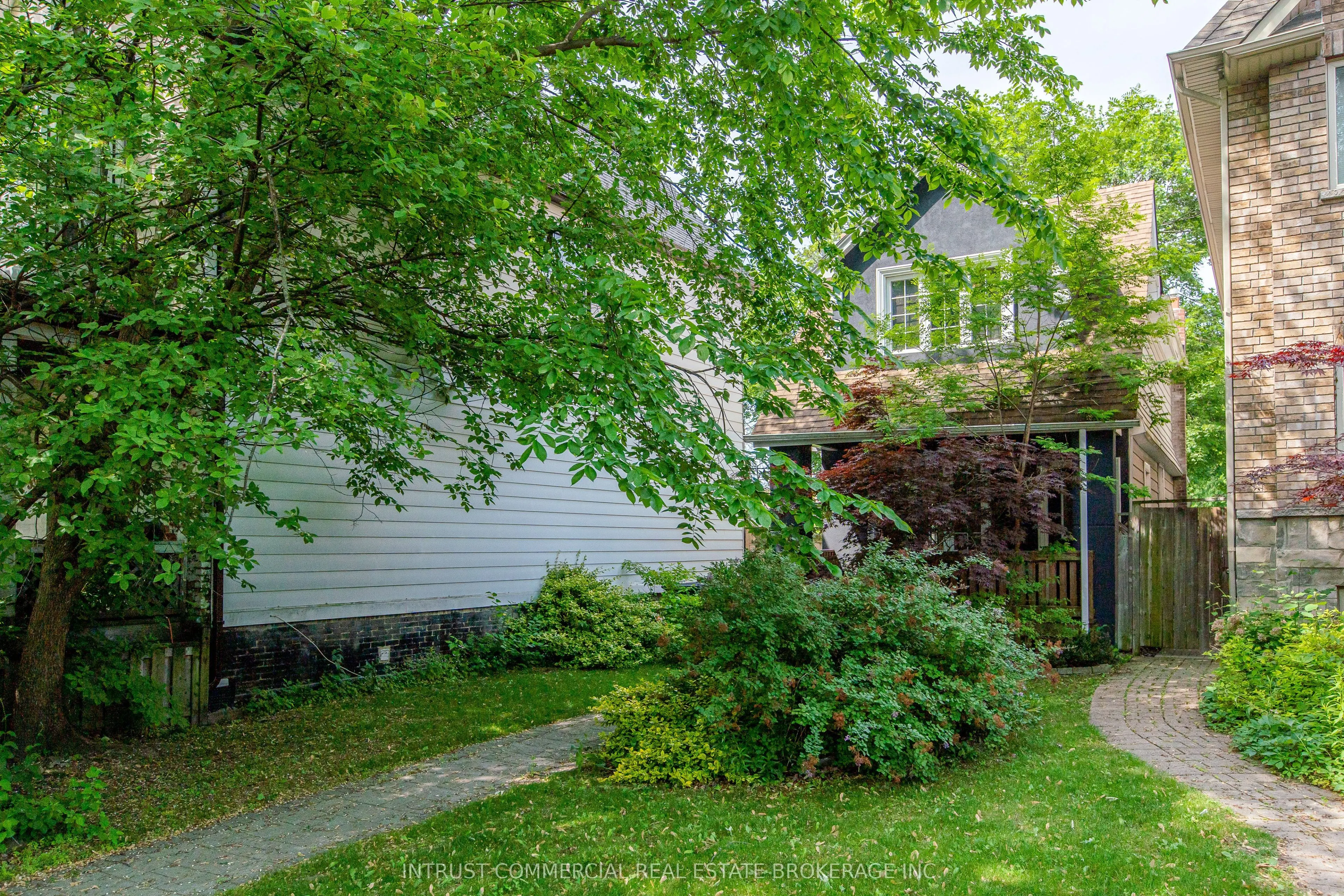 398 Leslie Street