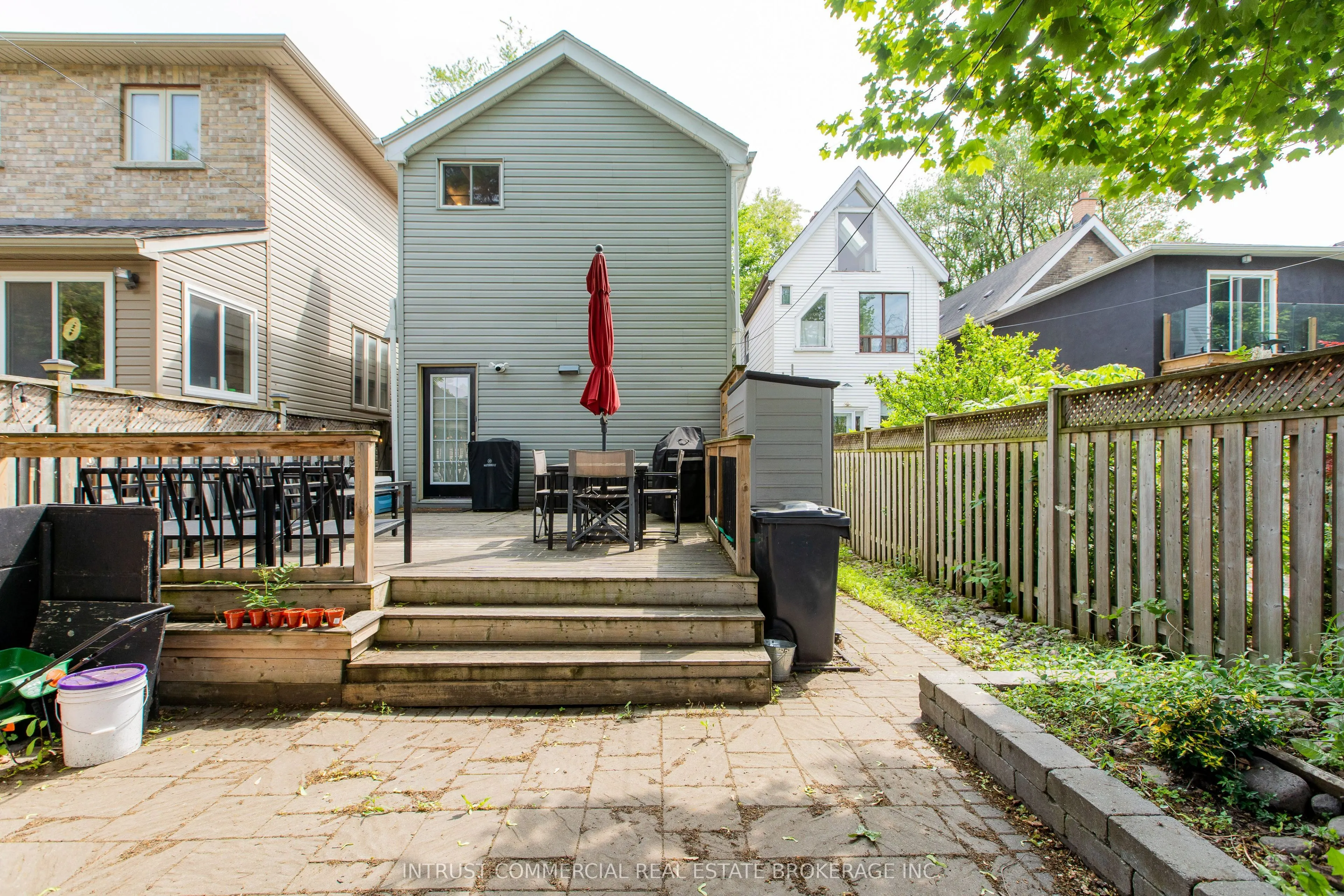 398 Leslie Street