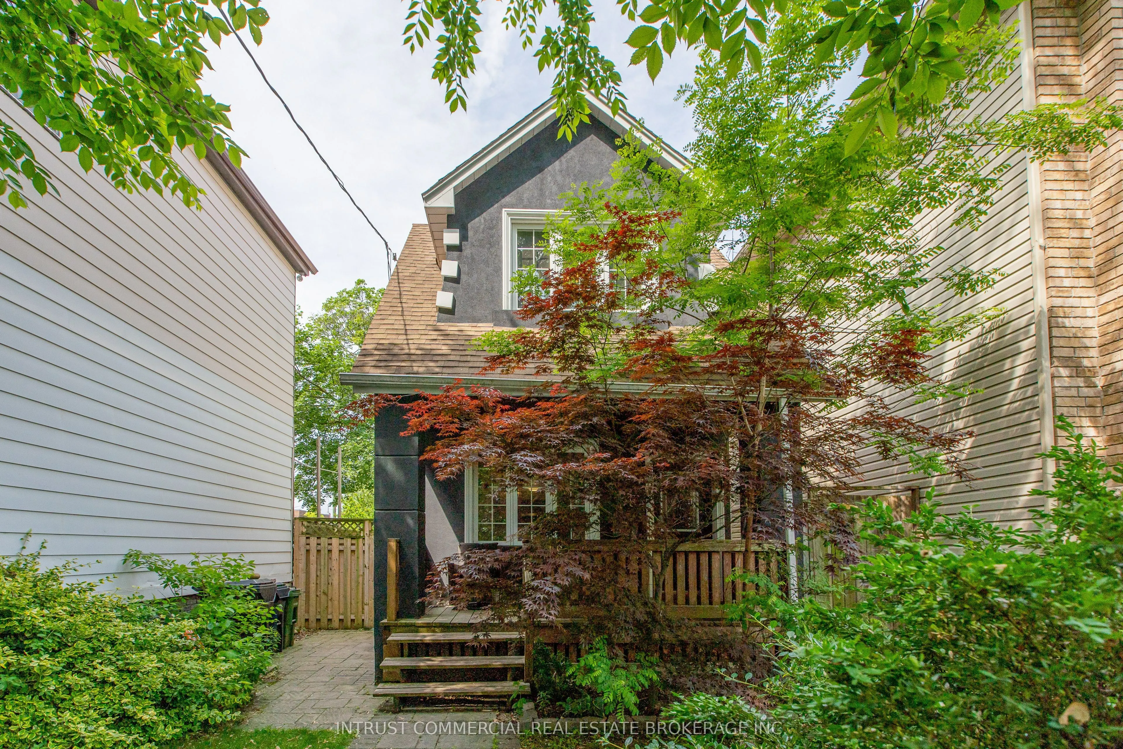 398 Leslie Street