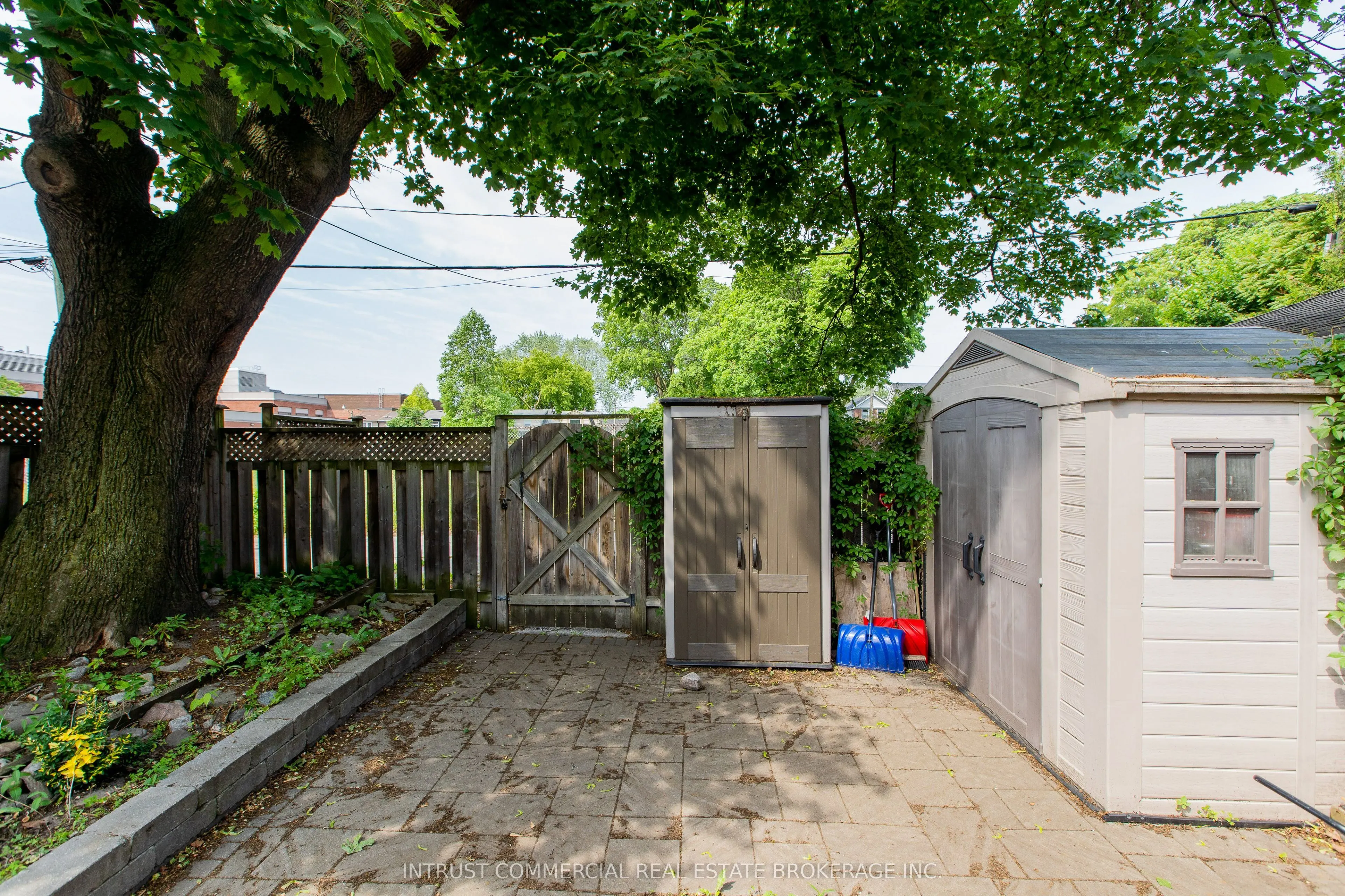 398 Leslie Street